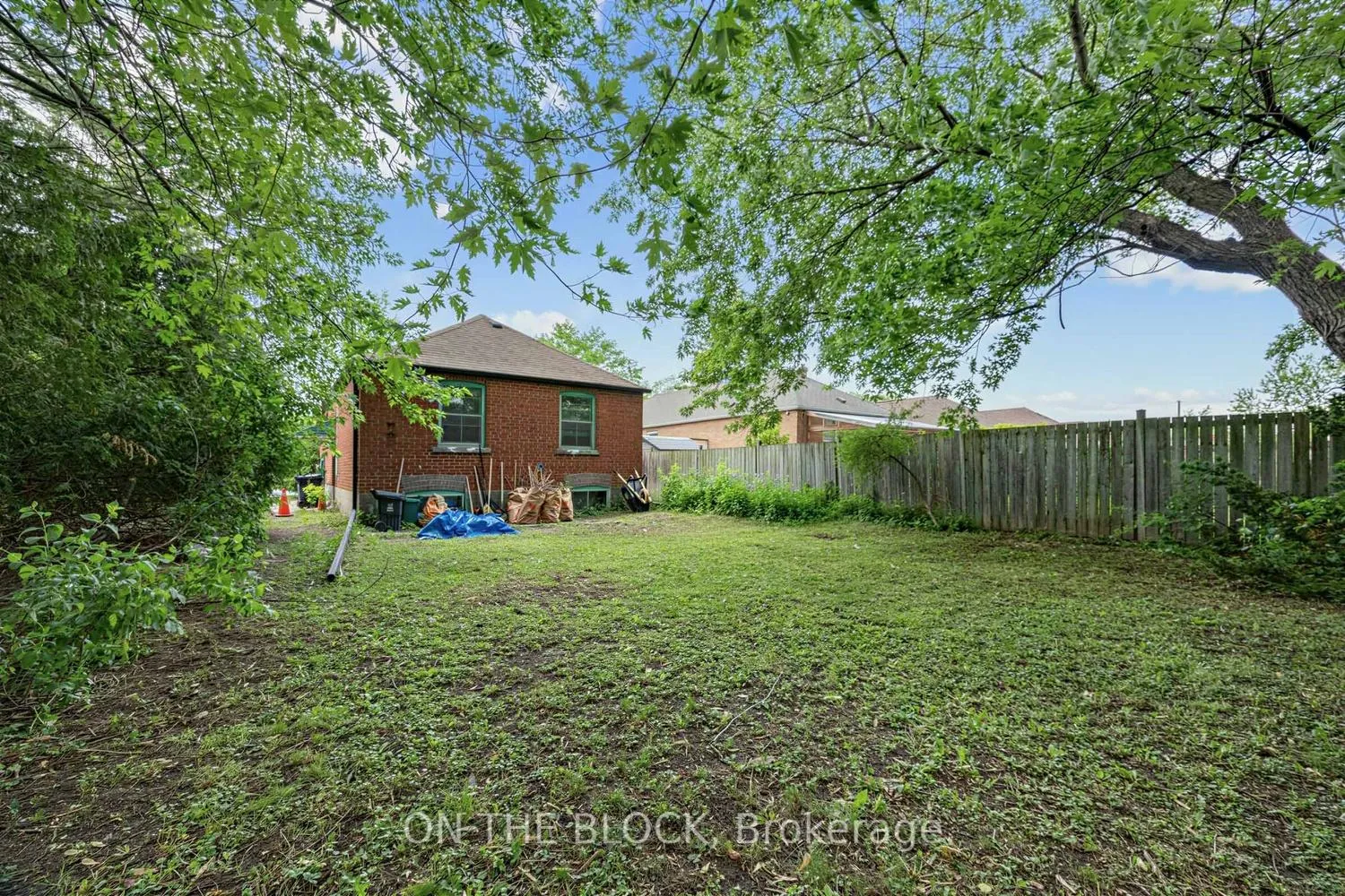 Photo 22 of 729 Pharmacy Avenue, Scarborough, Clairlea-Birchmount — HOMEH