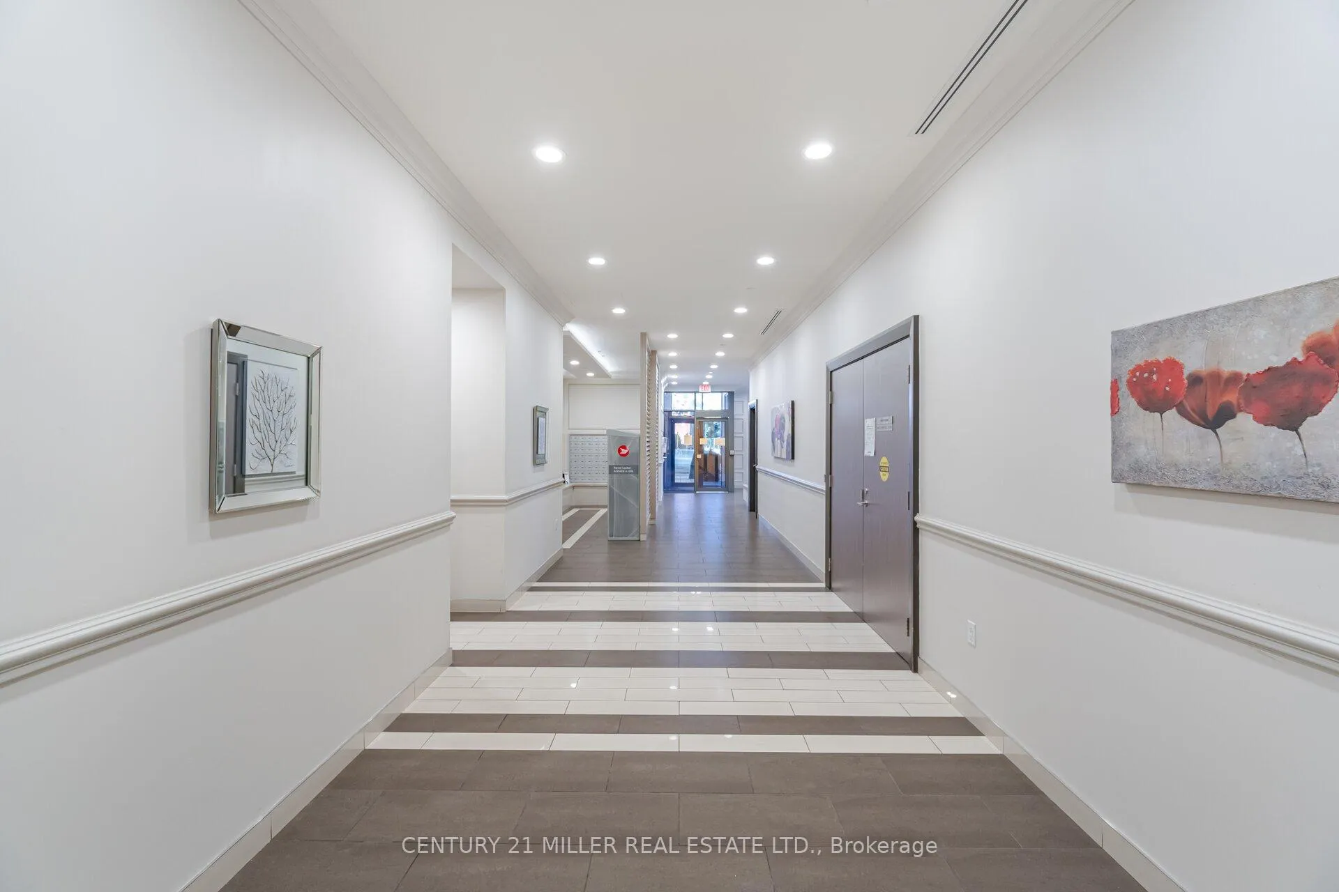 Photo 6 of Unit Ph08, 35 Saranac Boulevard, Toronto, Englemount-Lawrence — HOMEH