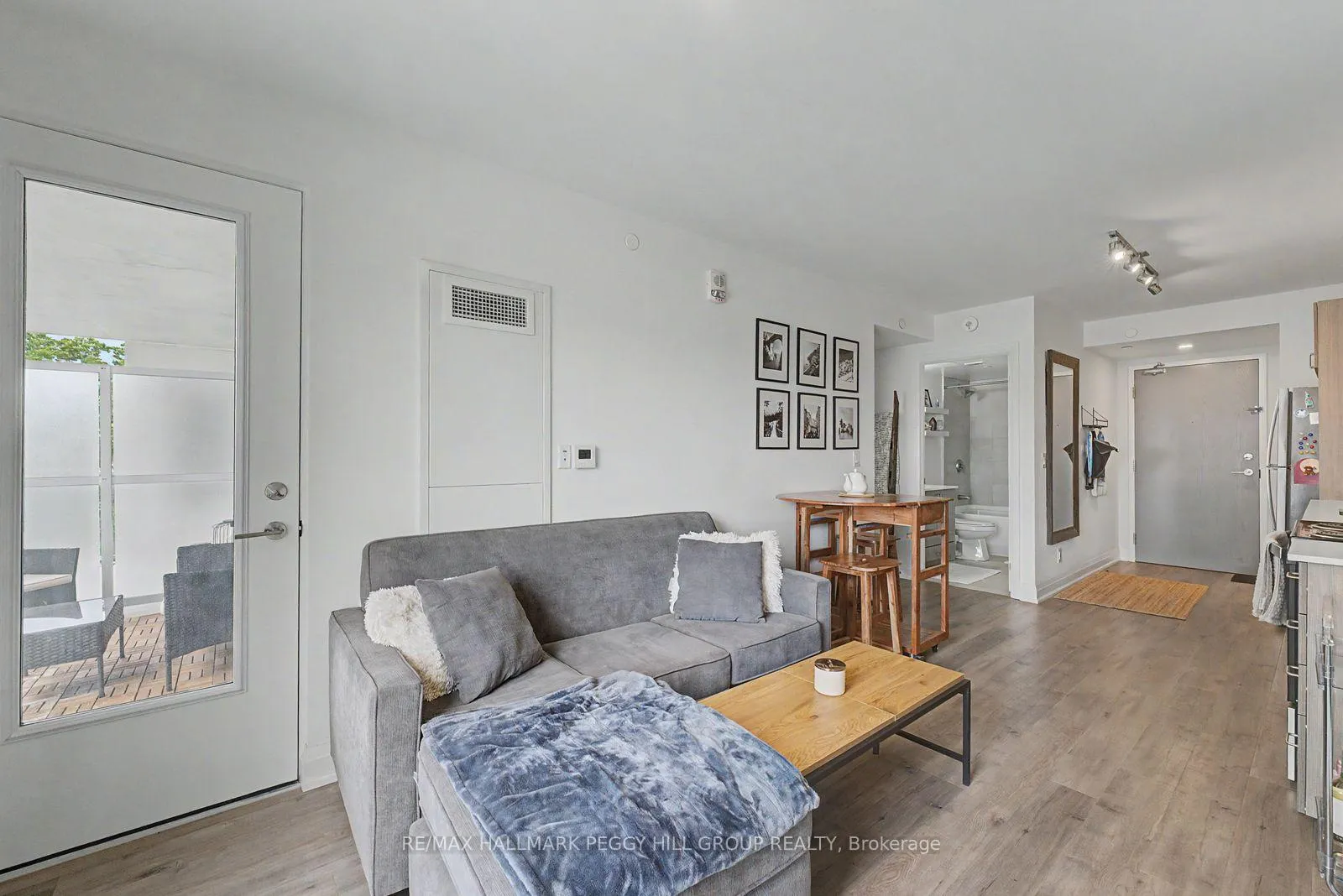 Photo 4 of Unit 603, 58 Lakeside Terrace, Barrie, Little Lake — HOMEH