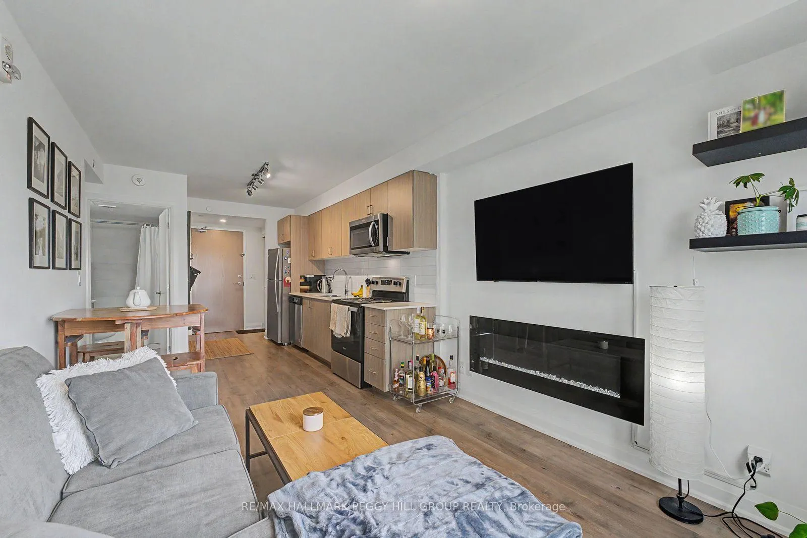 Photo 5 of Unit 603, 58 Lakeside Terrace, Barrie, Little Lake — HOMEH
