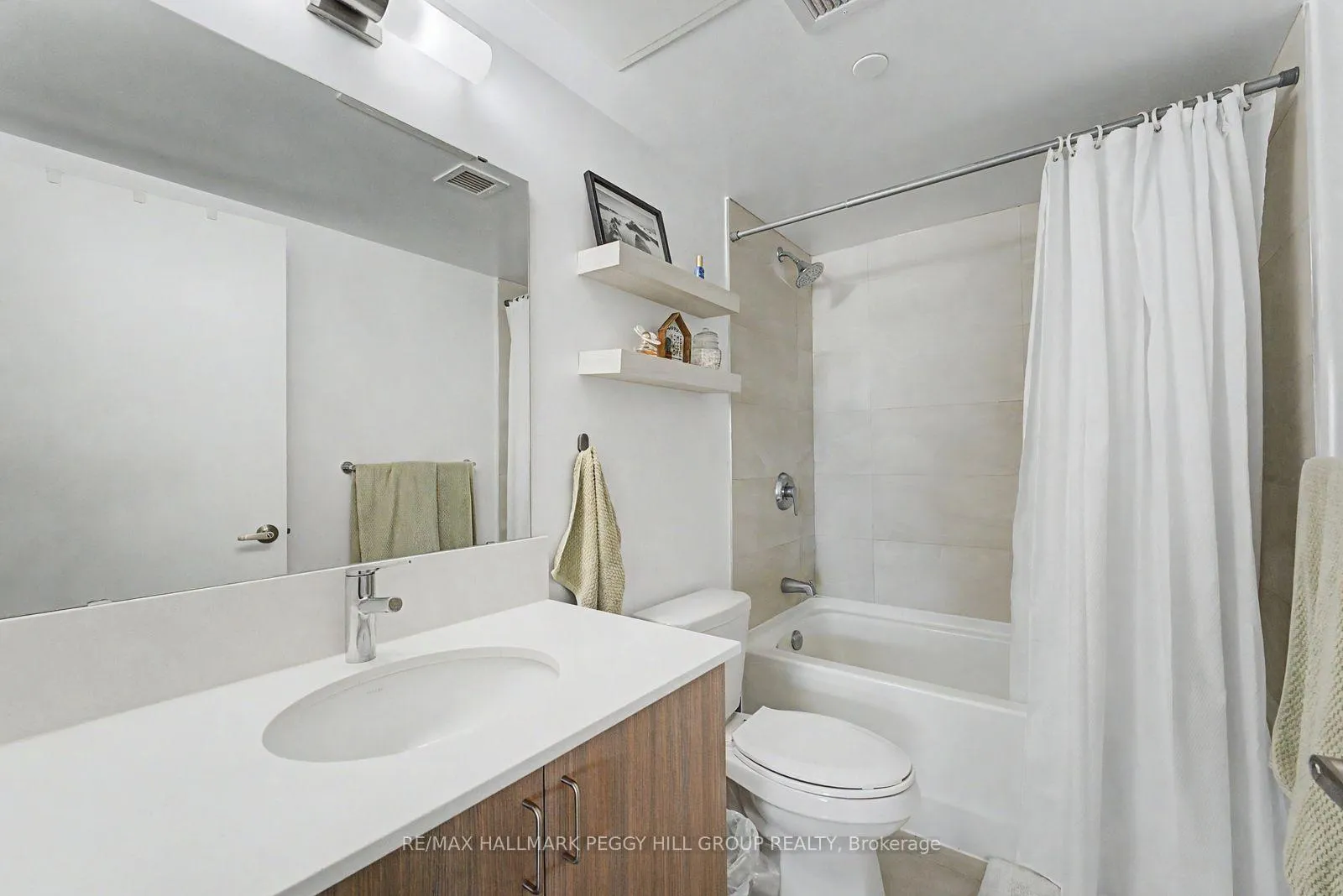 Photo 9 of Unit 603, 58 Lakeside Terrace, Barrie, Little Lake — HOMEH