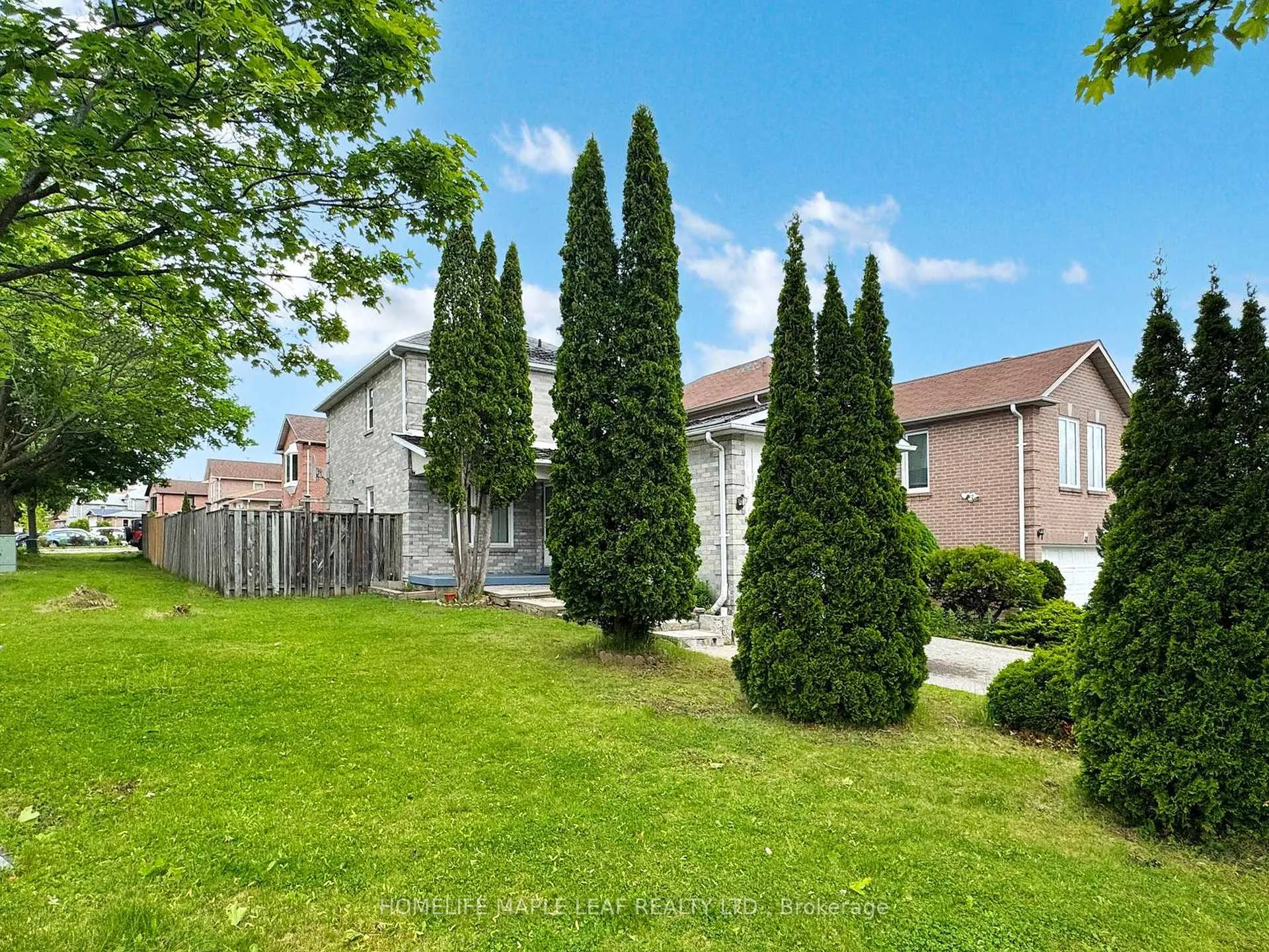 Photo 3 of 39 Lamay Crescent, Scarborough, Rouge — HOMEH