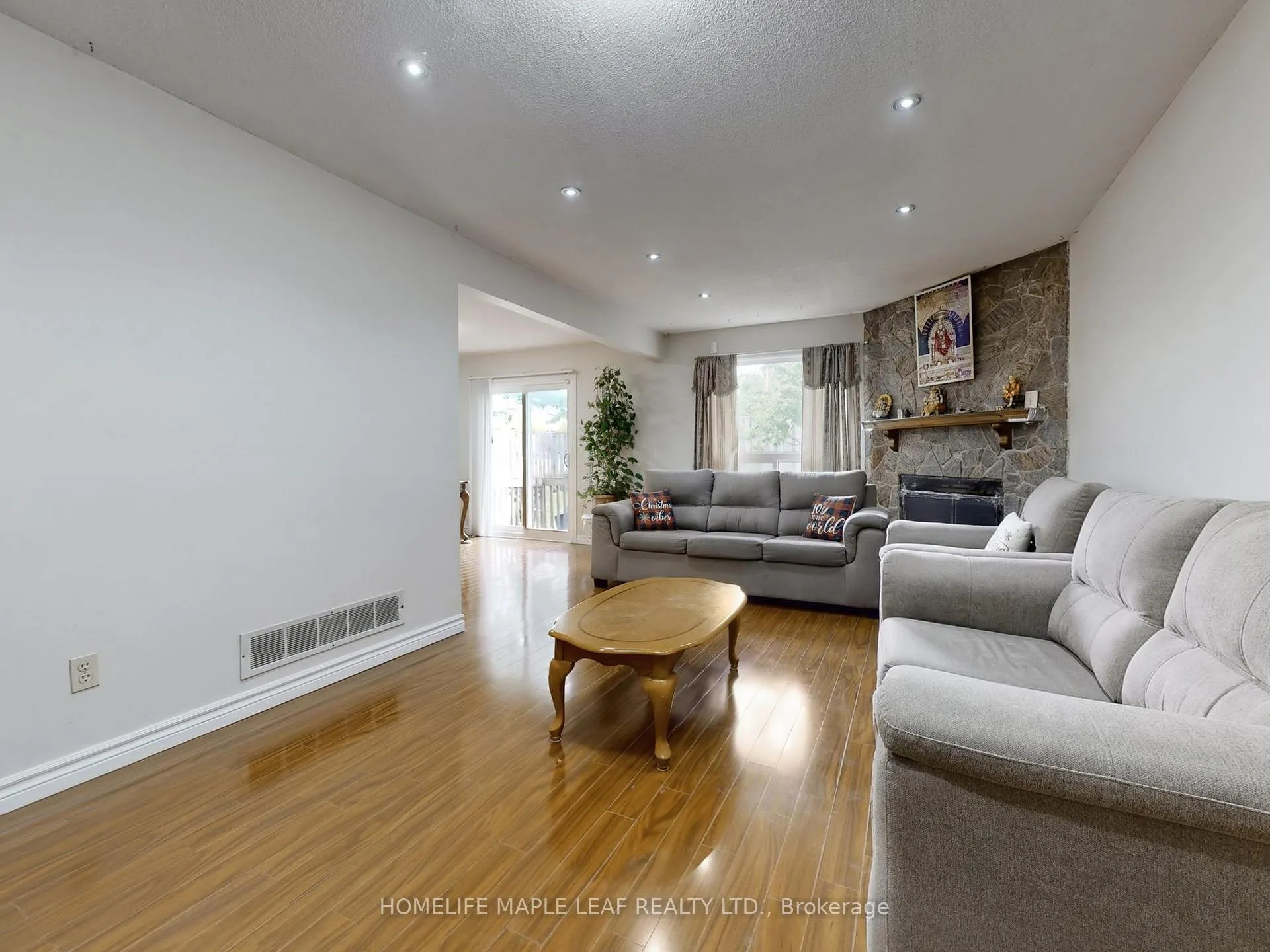 Photo 5 of 39 Lamay Crescent, Scarborough, Rouge — HOMEH