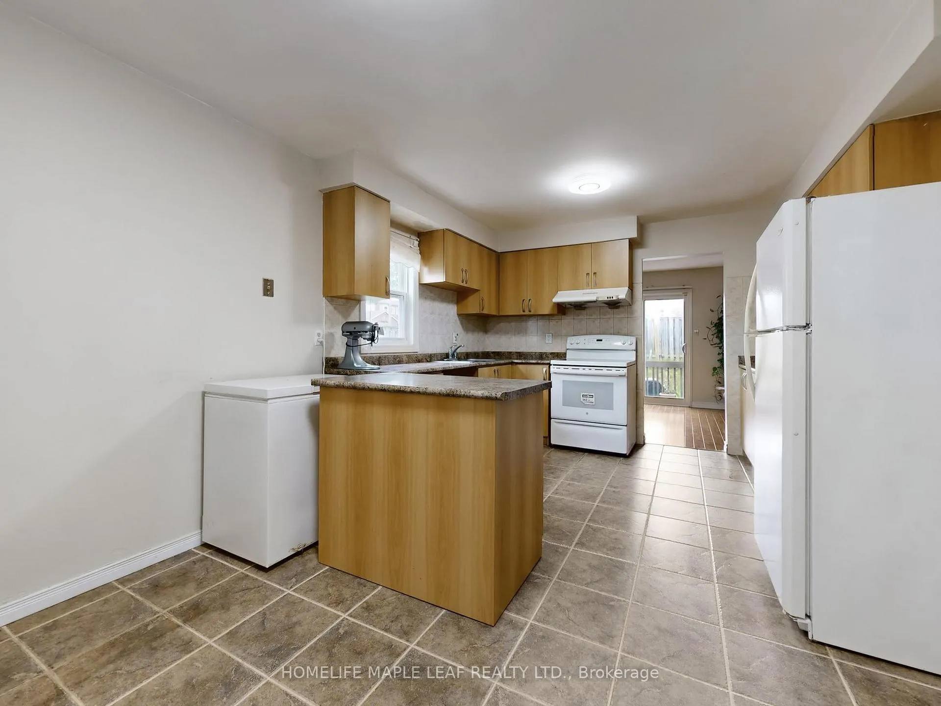 Photo 10 of 39 Lamay Crescent, Scarborough, Rouge — HOMEH