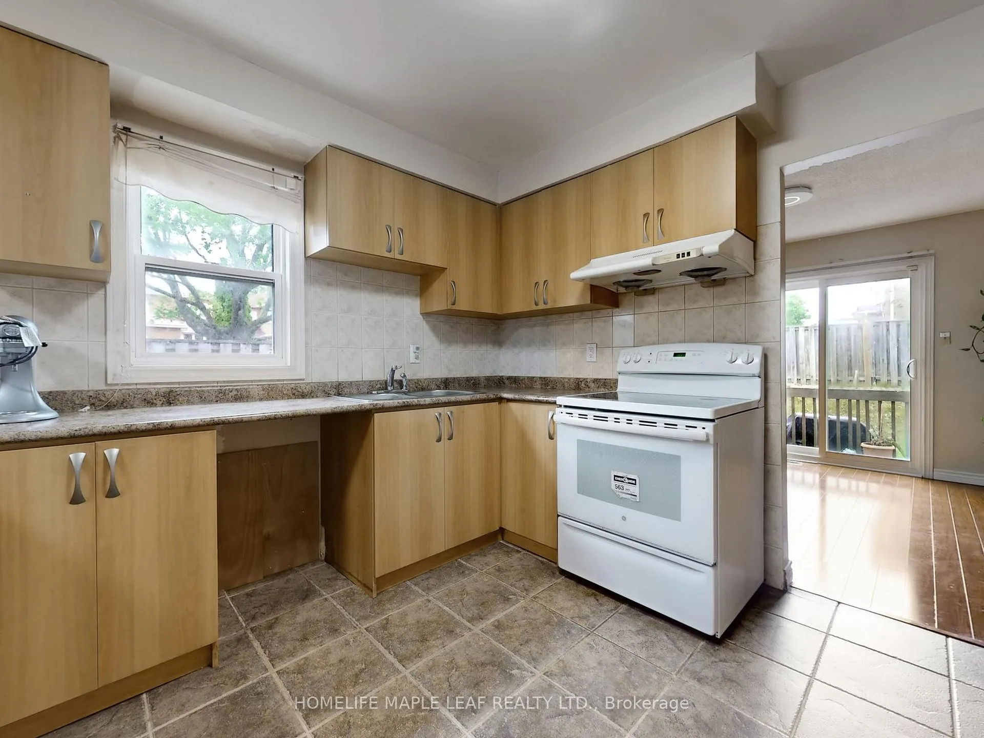 Photo 12 of 39 Lamay Crescent, Scarborough, Rouge — HOMEH