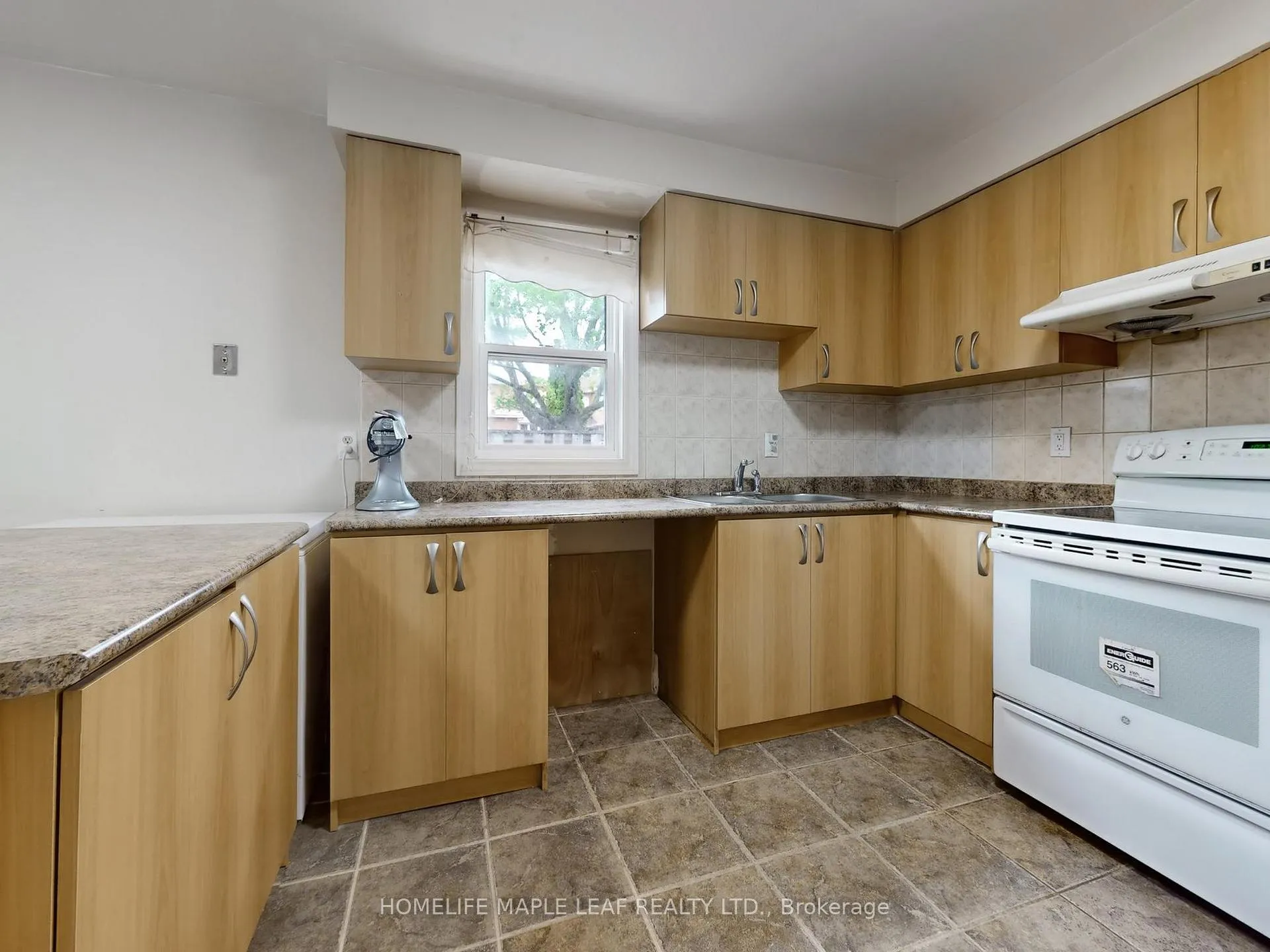 Photo 13 of 39 Lamay Crescent, Scarborough, Rouge — HOMEH