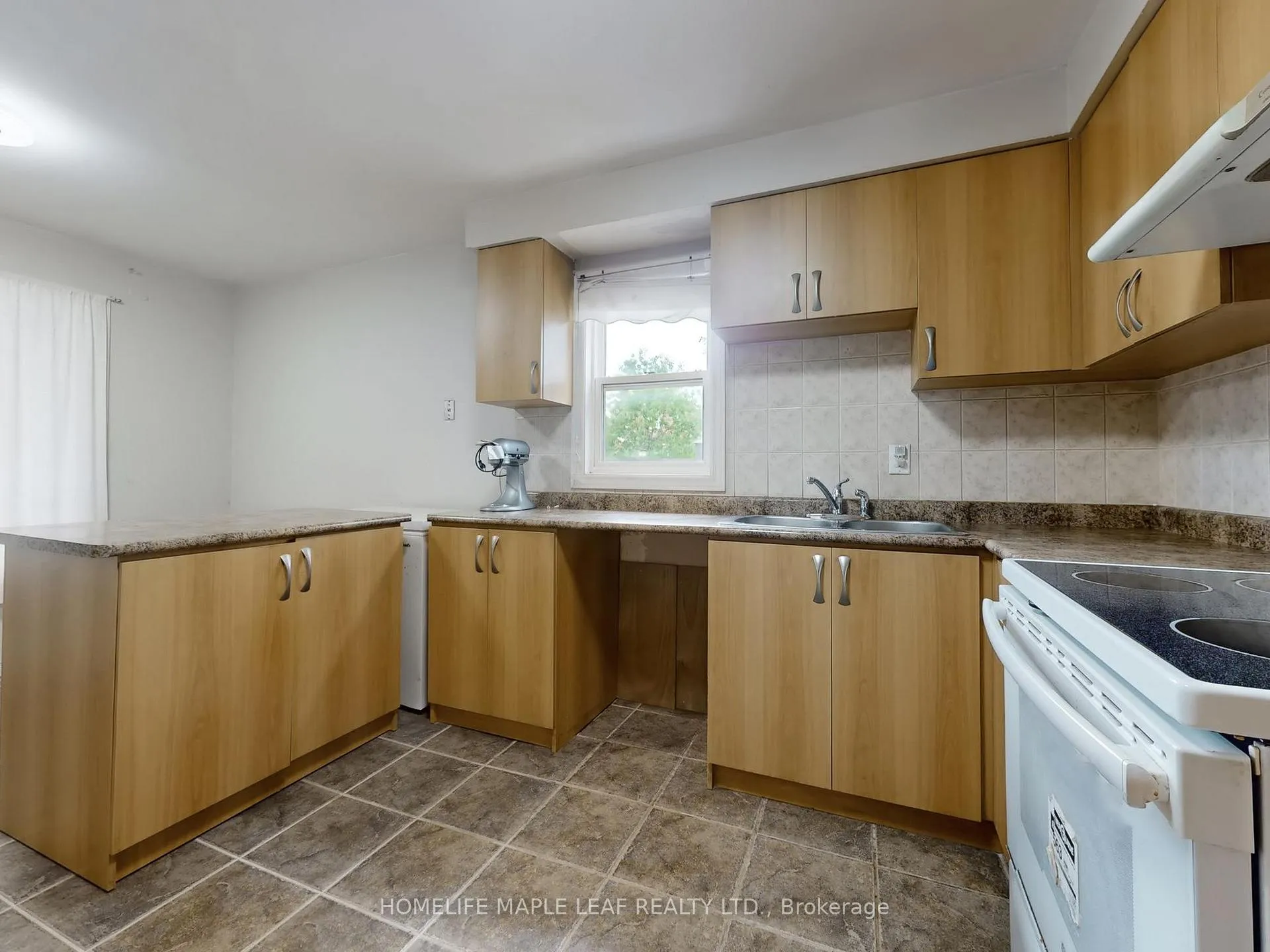 Photo 15 of 39 Lamay Crescent, Scarborough, Rouge — HOMEH