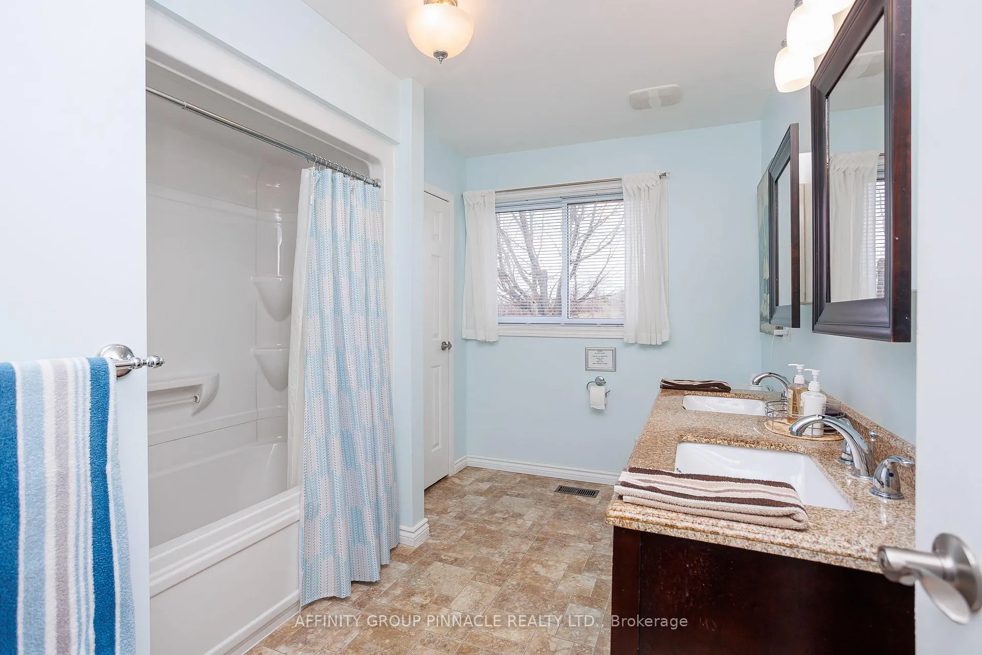 Photo 32 of 73 Admiral Drive, Kawartha Lakes, Fenelon — HOMEH