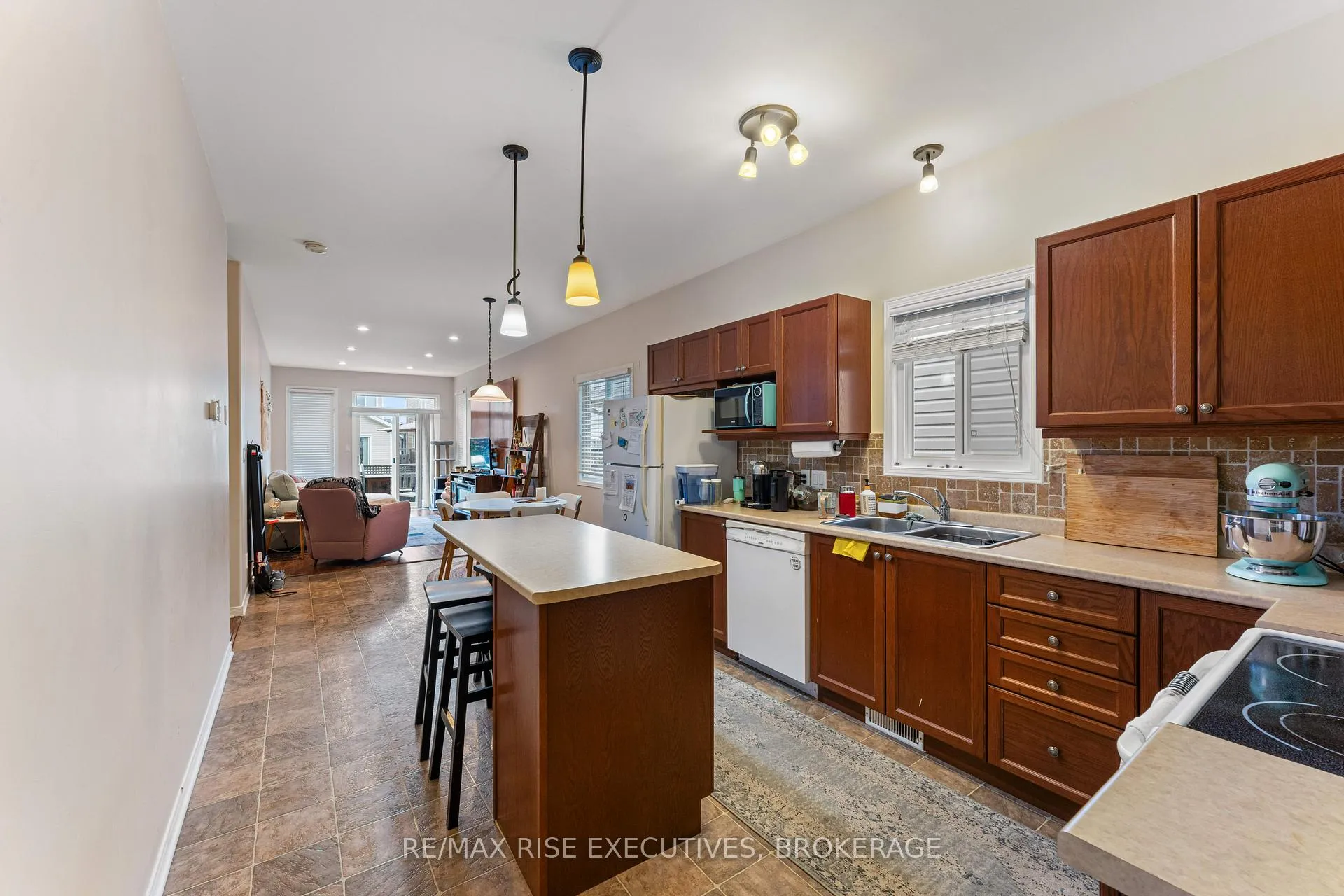 Photo 7 of 639 Walters Street, Kingston, Kingston East (Incl Barret Crt) — HOMEH
