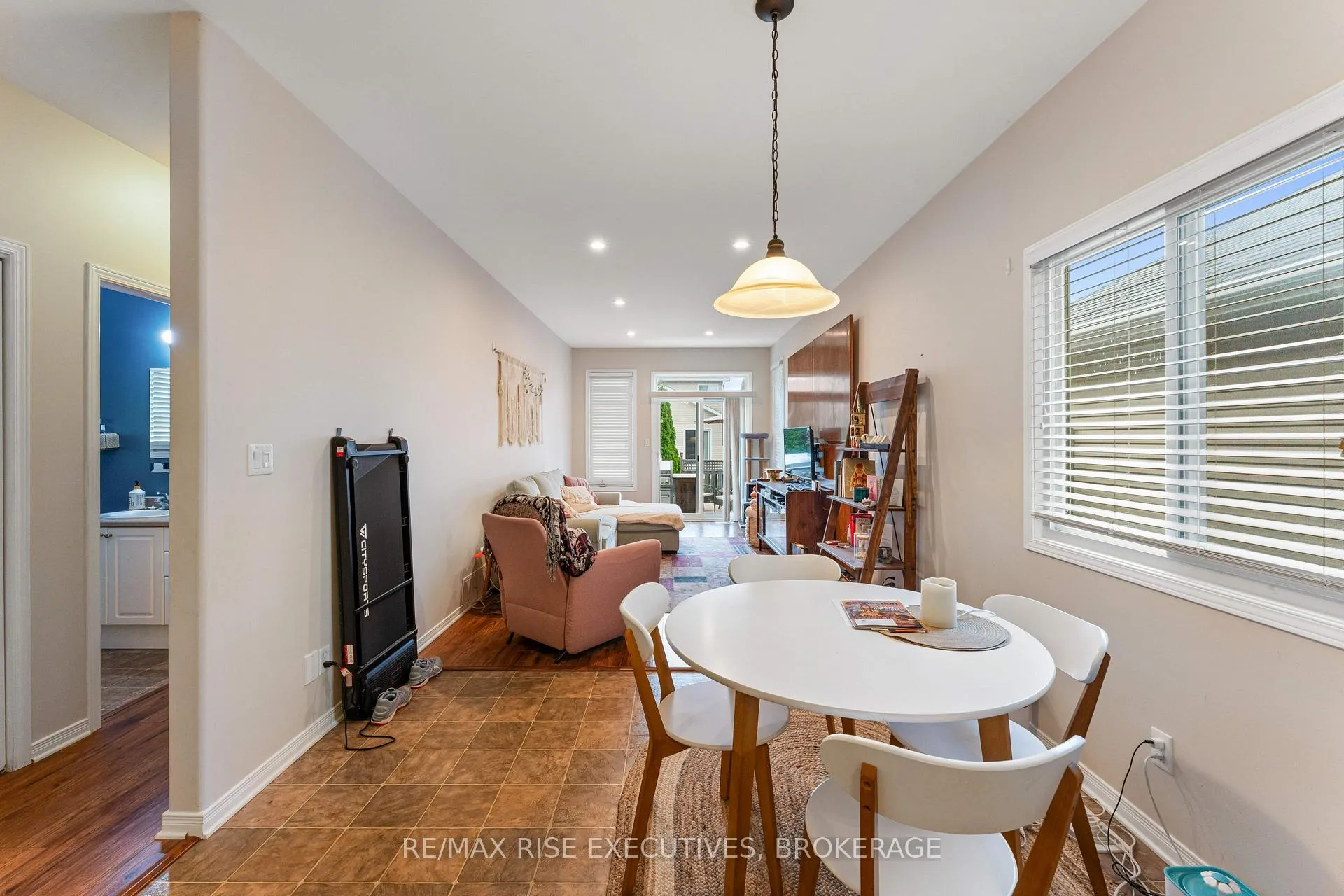 Photo 10 of 639 Walters Street, Kingston, Kingston East (Incl Barret Crt) — HOMEH