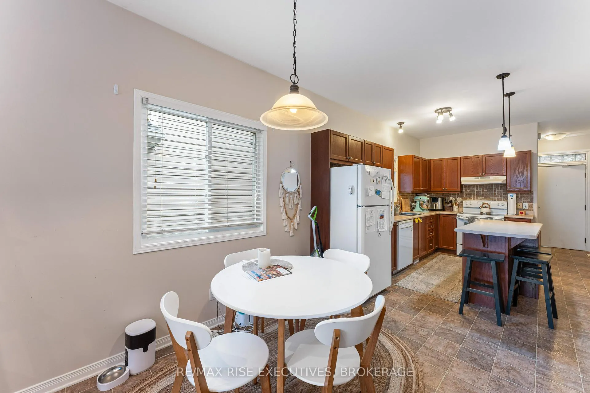 Photo 11 of 639 Walters Street, Kingston, Kingston East (Incl Barret Crt) — HOMEH
