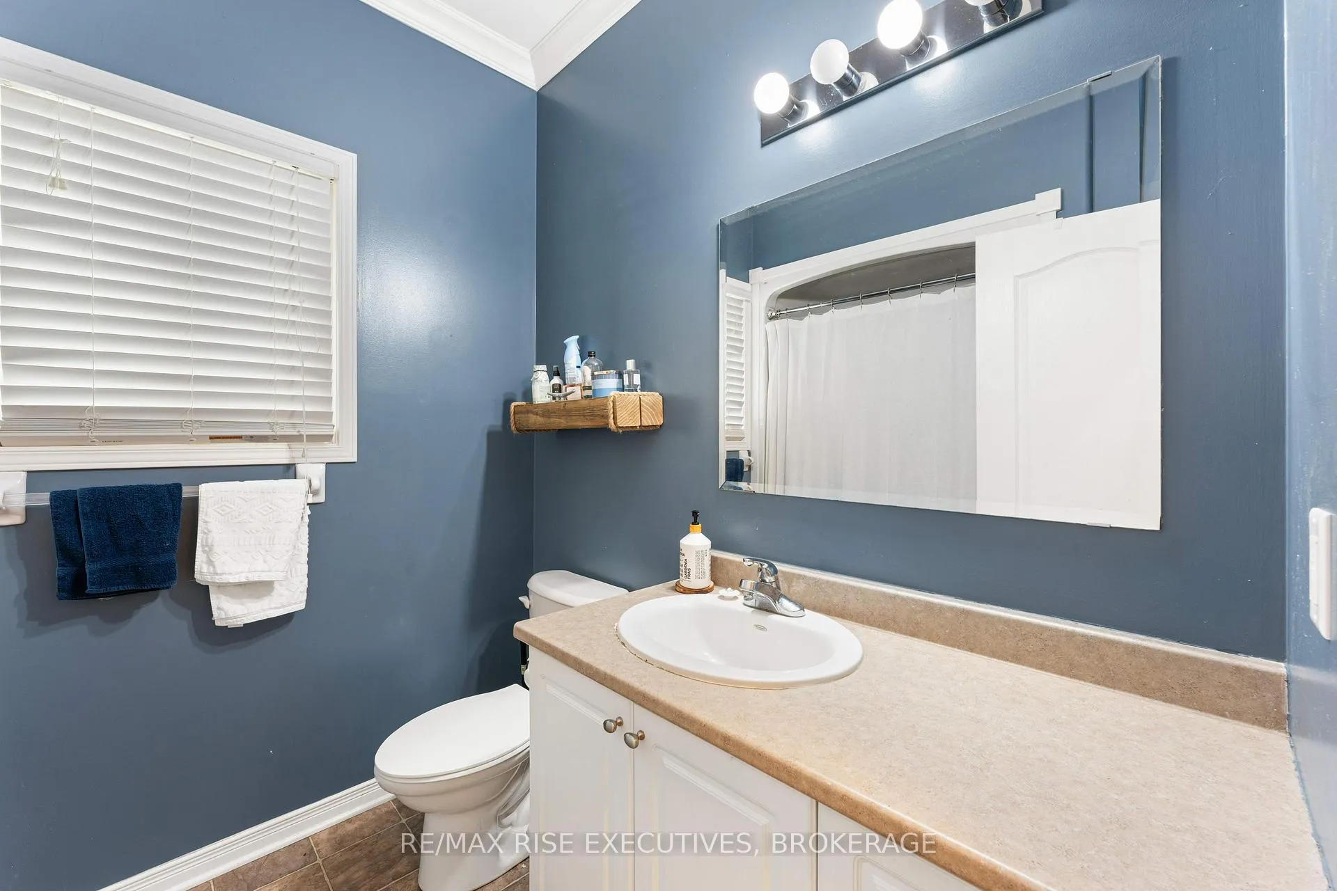 Photo 15 of 639 Walters Street, Kingston, Kingston East (Incl Barret Crt) — HOMEH