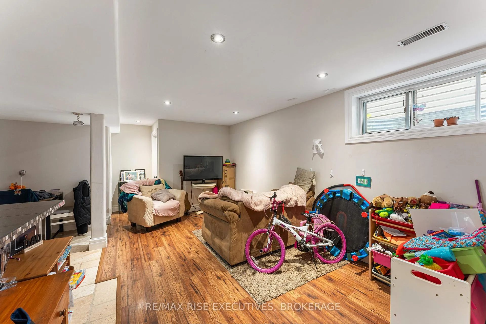 Photo 24 of 639 Walters Street, Kingston, Kingston East (Incl Barret Crt) — HOMEH