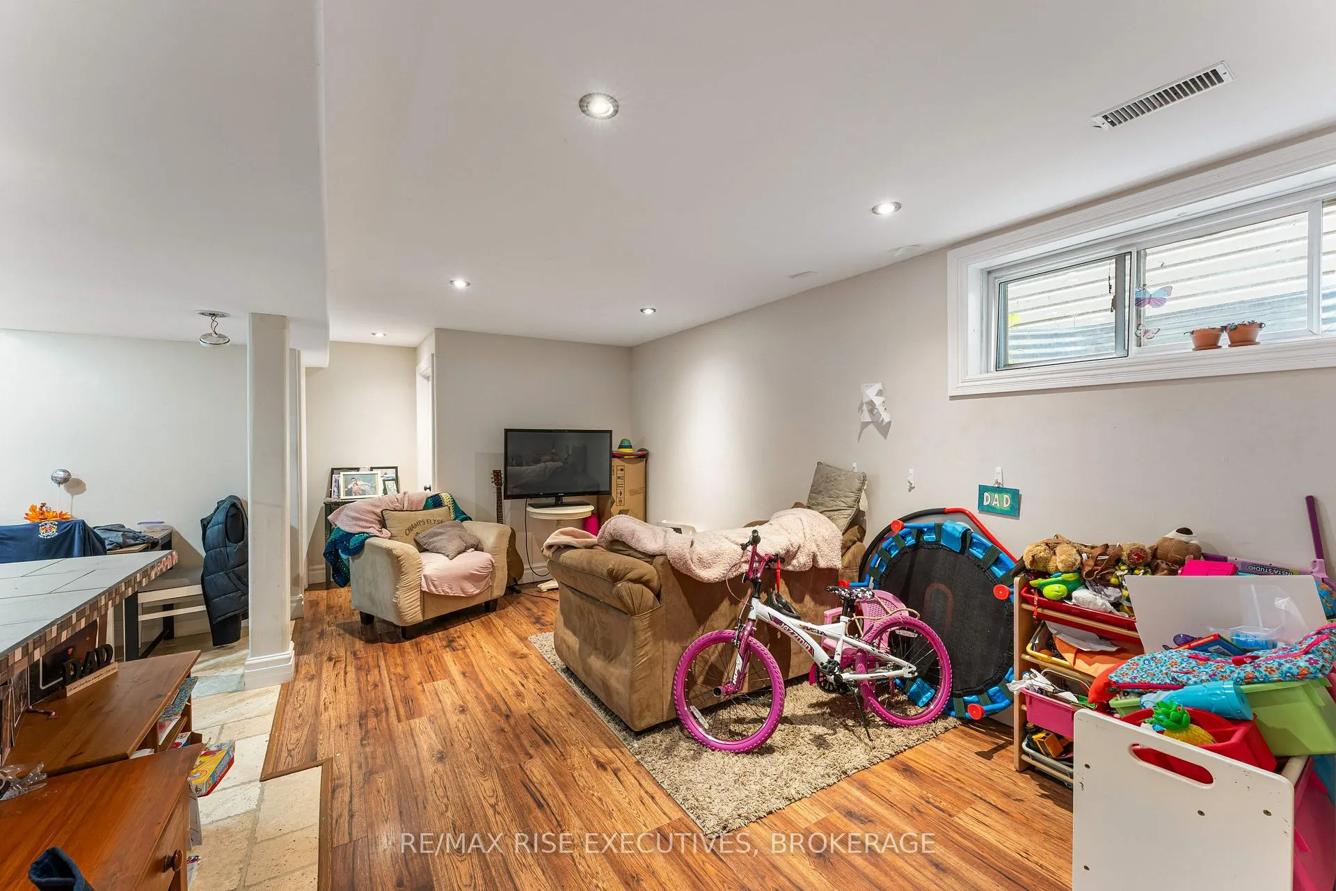 Photo 25 of 639 Walters Street, Kingston, Kingston East (Incl Barret Crt) — HOMEH