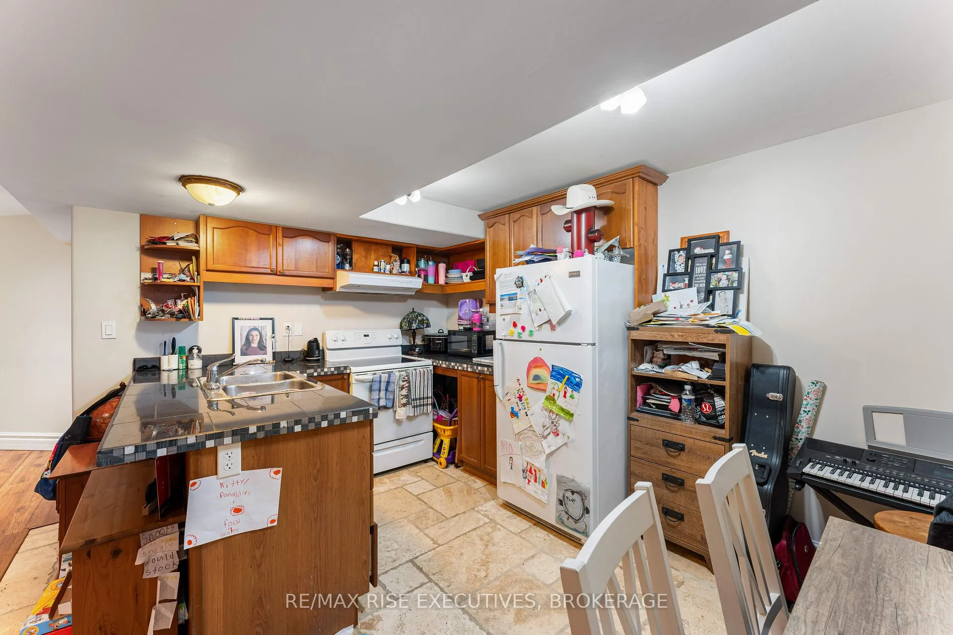 Photo 32 of 639 Walters Street, Kingston, Kingston East (Incl Barret Crt) — HOMEH