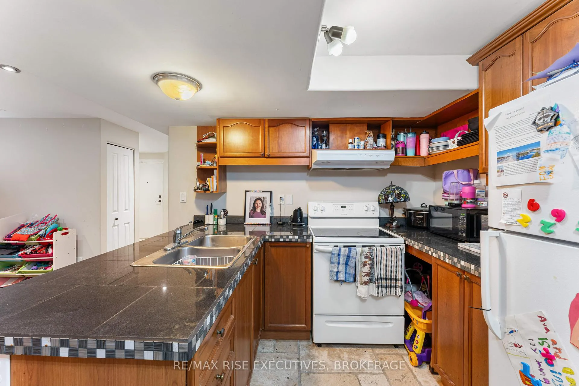 Photo 33 of 639 Walters Street, Kingston, Kingston East (Incl Barret Crt) — HOMEH