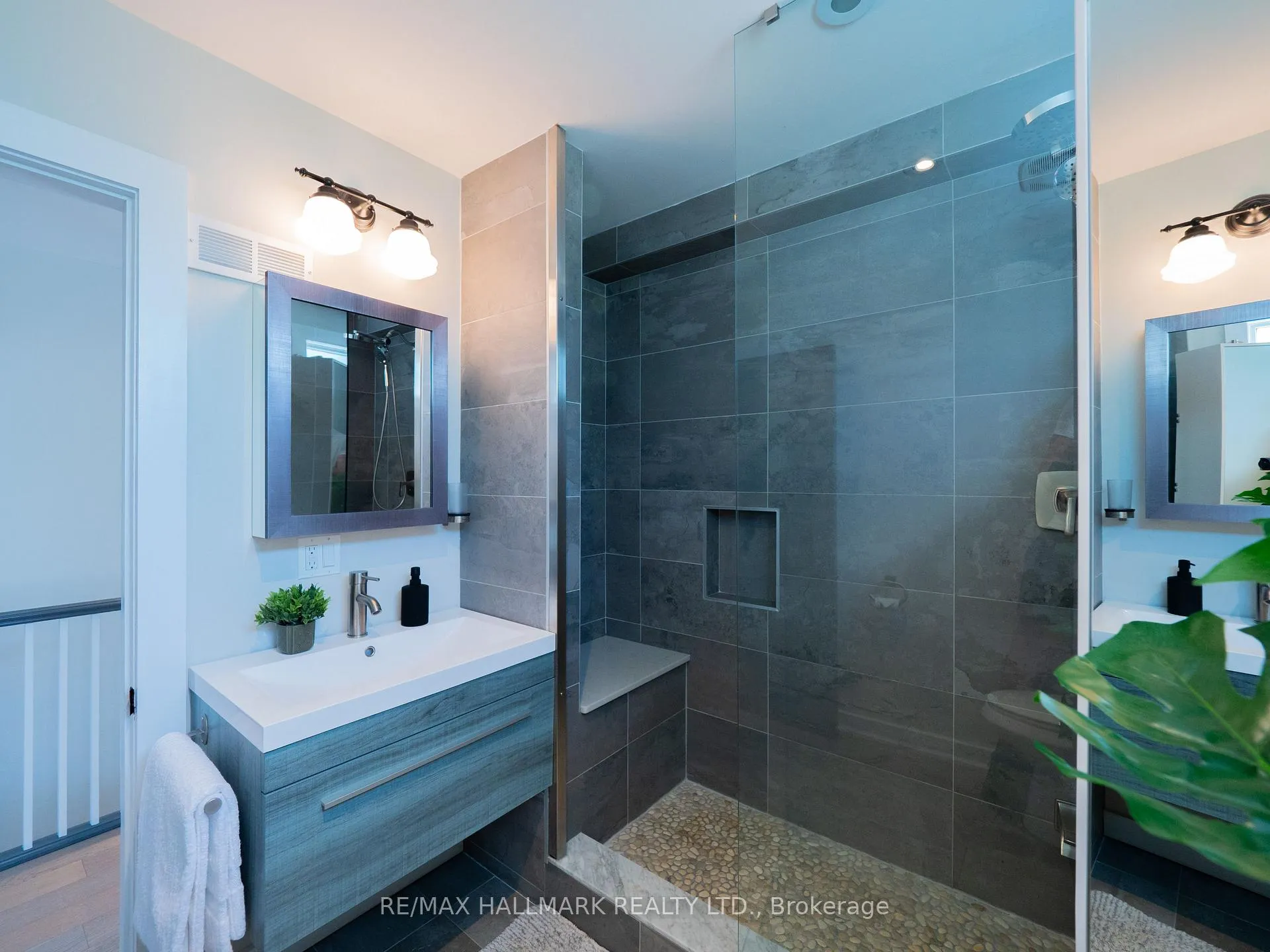 Photo 30 of 333 Monarch Park Avenue, Toronto, Danforth Village-East York — HOMEH