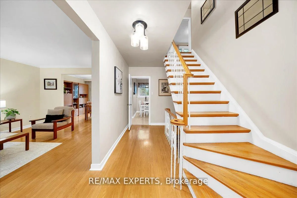 Photo 5 of 239 Mill Road, Etobicoke, Markland Wood — HOMEH