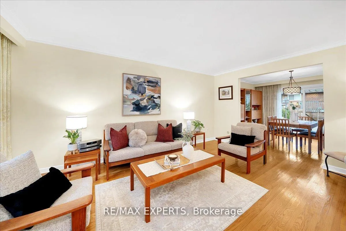 Photo 6 of 239 Mill Road, Etobicoke, Markland Wood — HOMEH