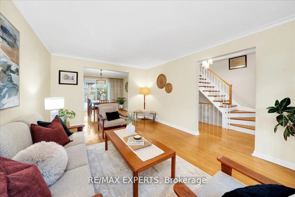 Photo 8 of 239 Mill Road, Etobicoke, Markland Wood — HOMEH