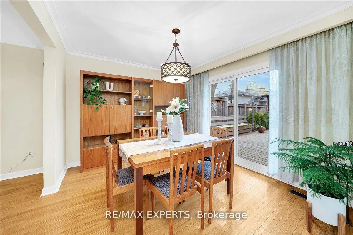 Photo 10 of 239 Mill Road, Etobicoke, Markland Wood — HOMEH