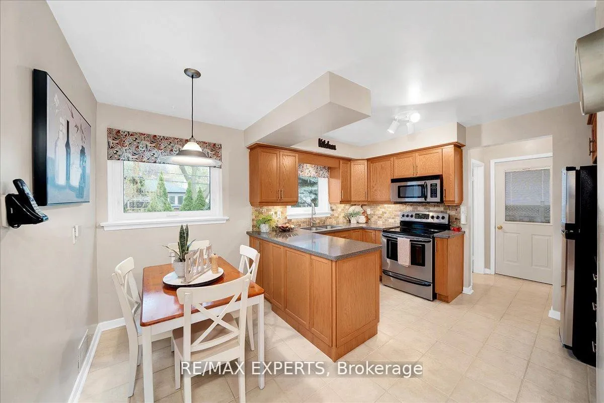 Photo 12 of 239 Mill Road, Etobicoke, Markland Wood — HOMEH