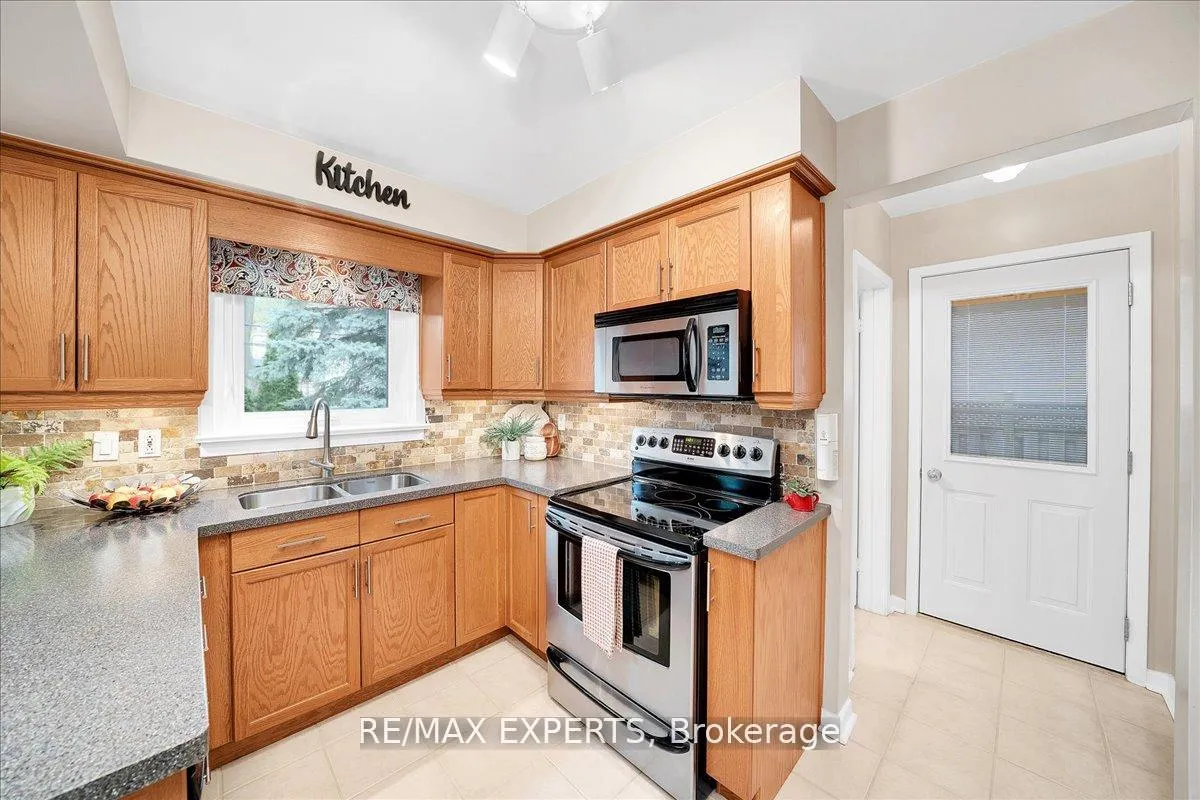 Photo 13 of 239 Mill Road, Etobicoke, Markland Wood — HOMEH