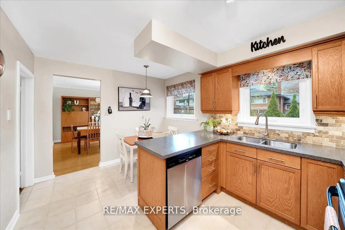 Photo 14 of 239 Mill Road, Etobicoke, Markland Wood — HOMEH