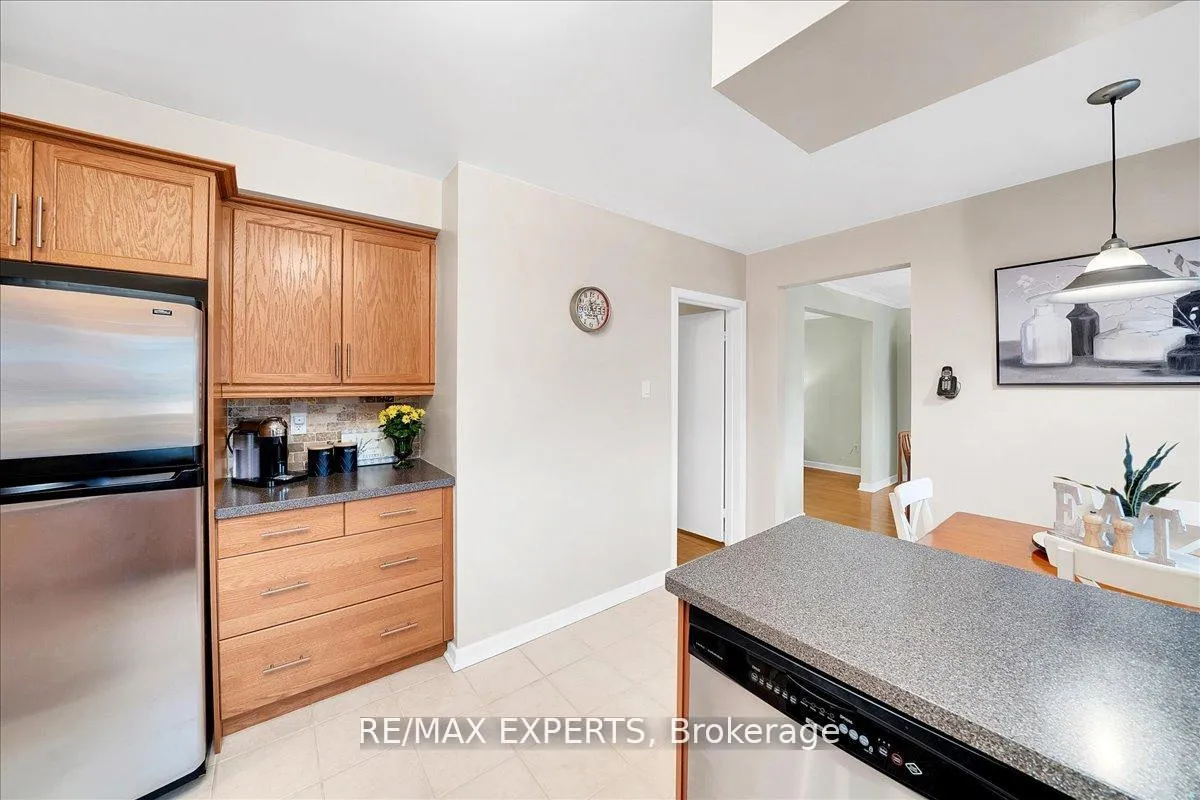Photo 15 of 239 Mill Road, Etobicoke, Markland Wood — HOMEH