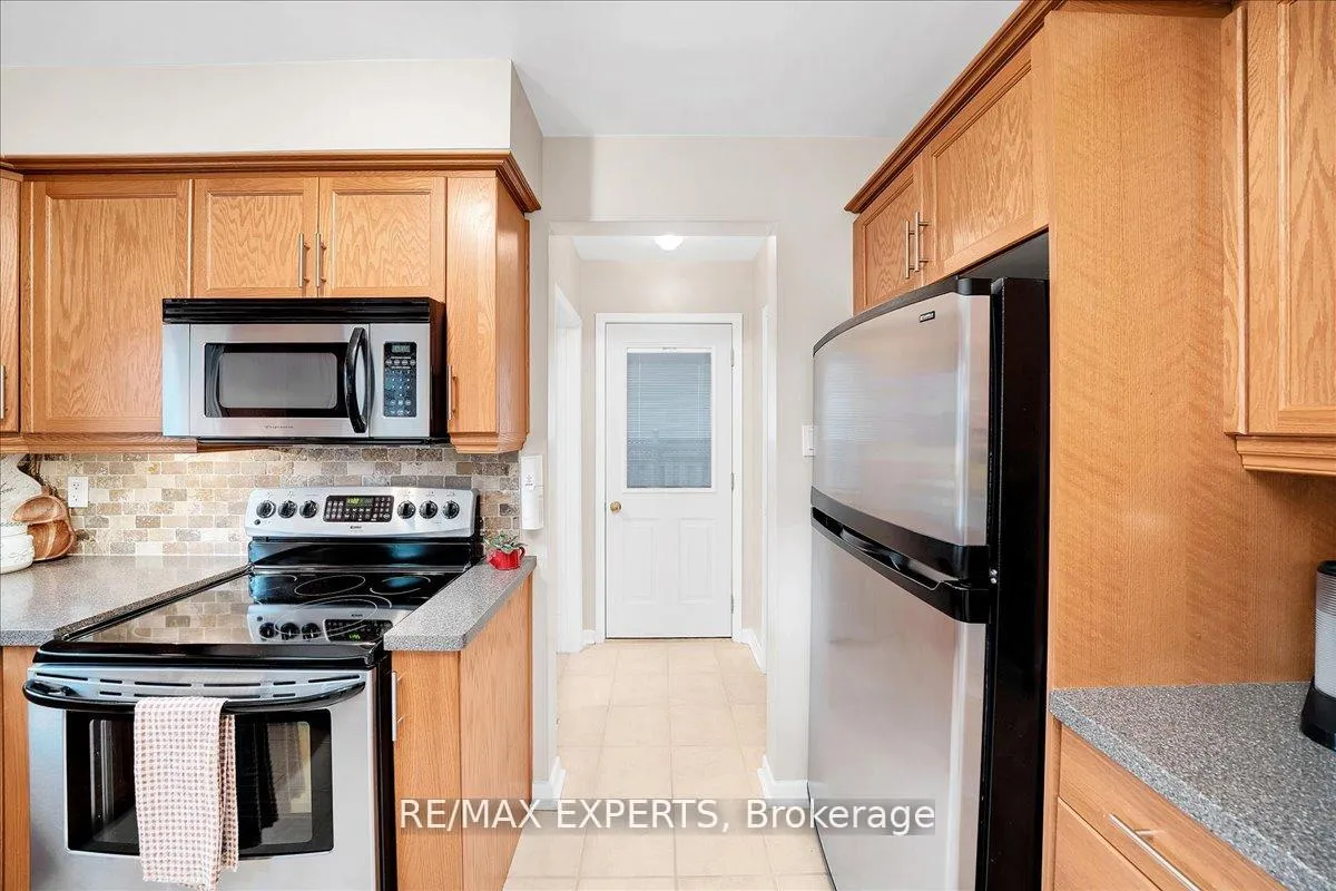 Photo 16 of 239 Mill Road, Etobicoke, Markland Wood — HOMEH