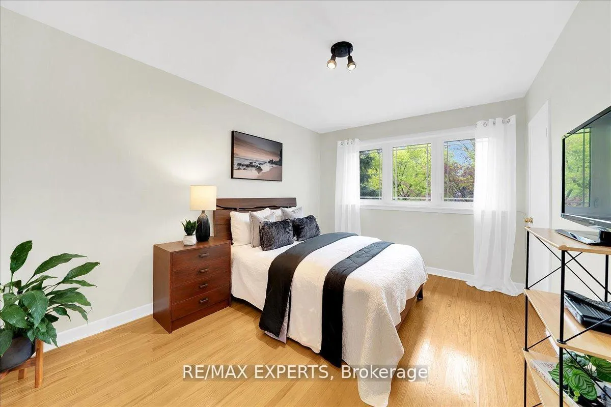 Photo 29 of 239 Mill Road, Etobicoke, Markland Wood — HOMEH