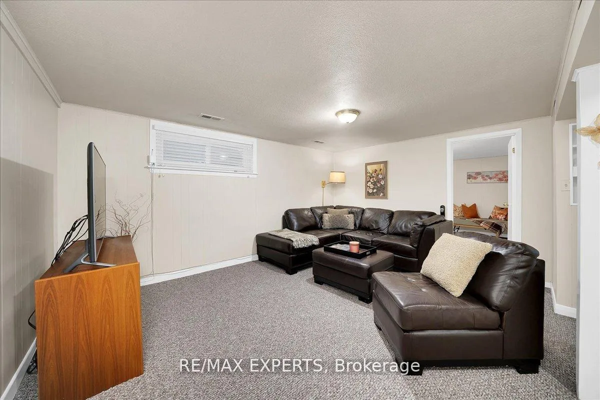 Photo 32 of 239 Mill Road, Etobicoke, Markland Wood — HOMEH