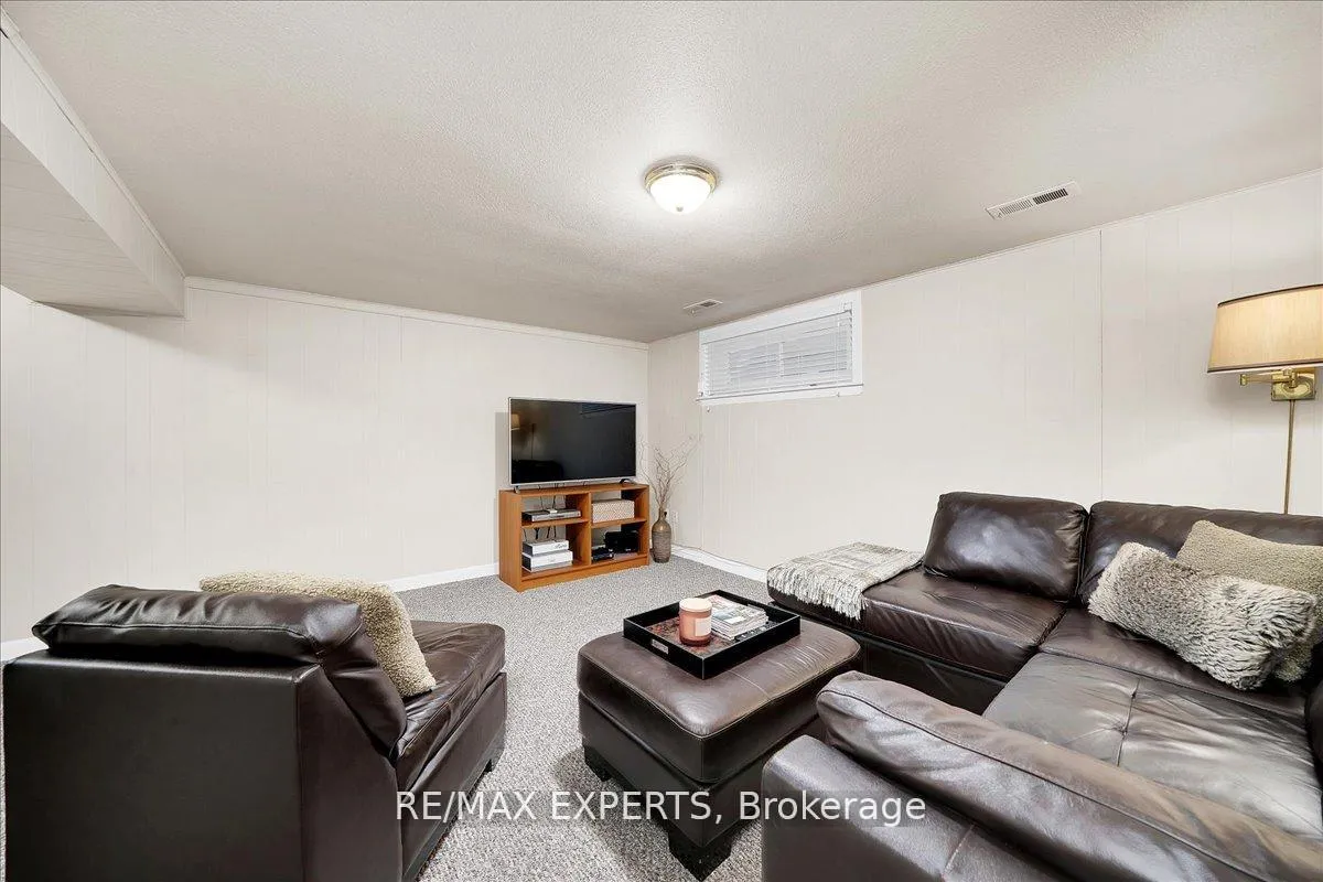 Photo 33 of 239 Mill Road, Etobicoke, Markland Wood — HOMEH