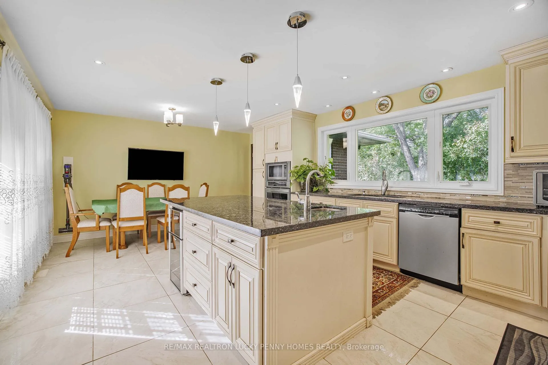 Photo 11 of 9799 Warden Avenue, Markham, Devil's Elbow — HOMEH
