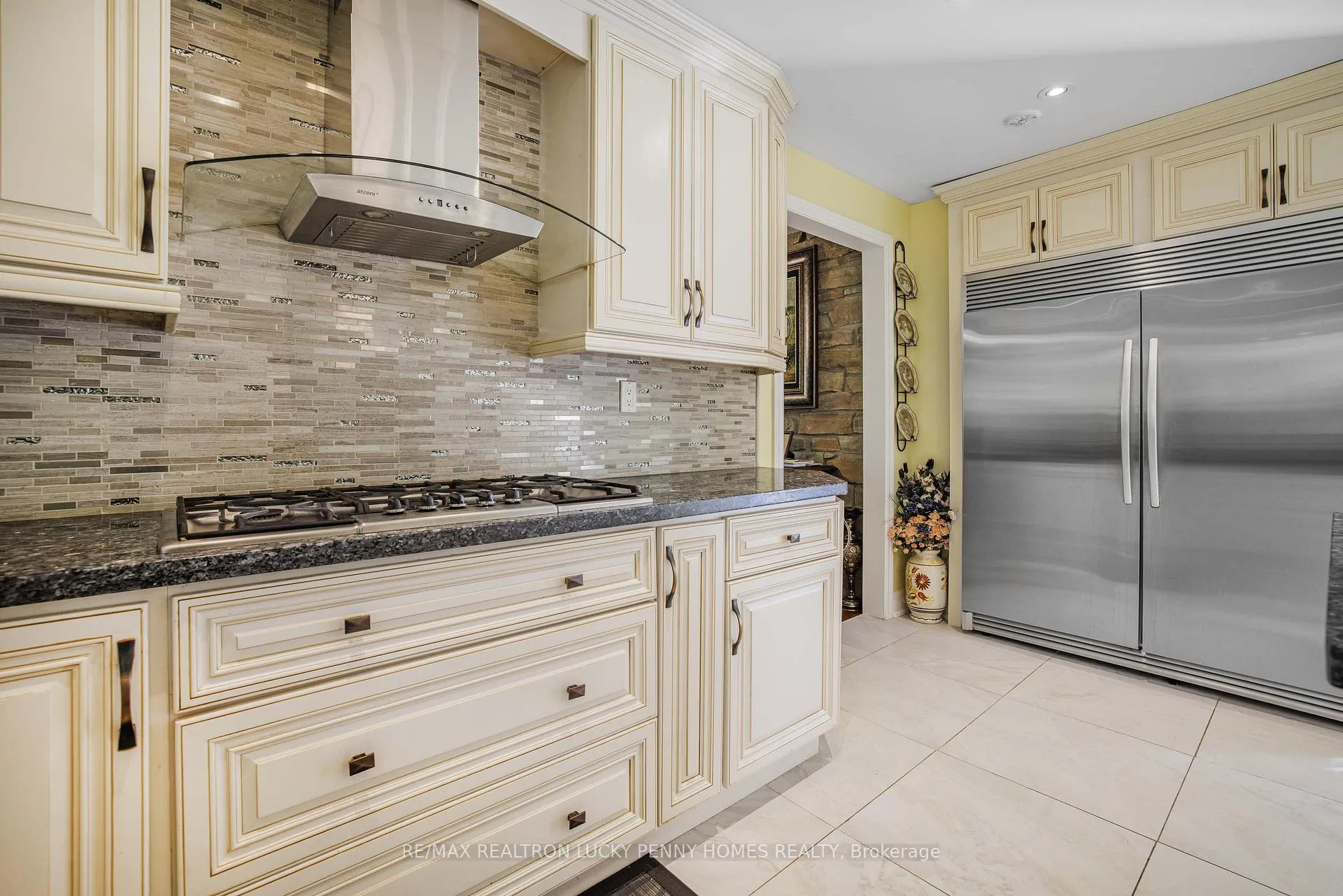 Photo 16 of 9799 Warden Avenue, Markham, Devil's Elbow — HOMEH