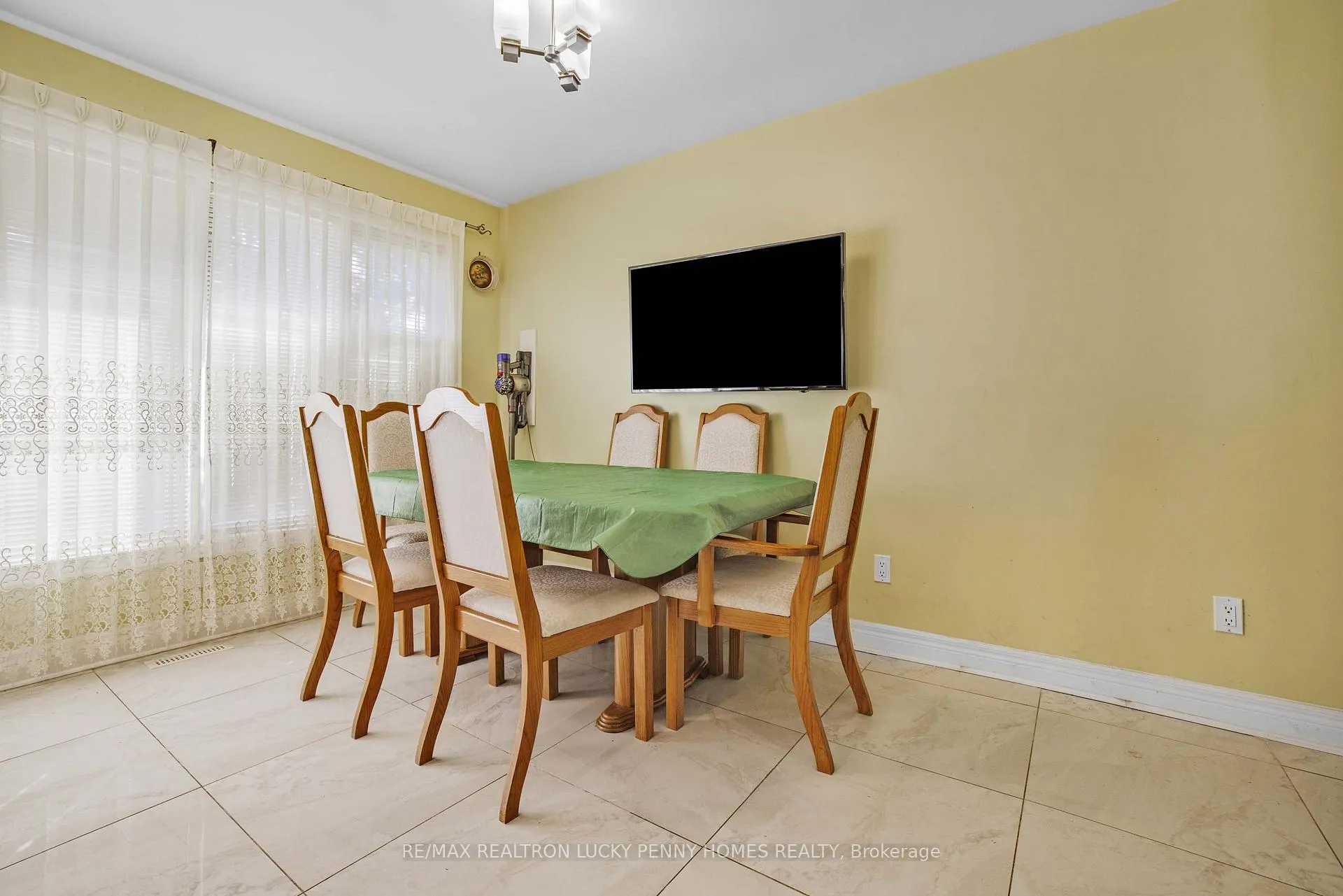 Photo 17 of 9799 Warden Avenue, Markham, Devil's Elbow — HOMEH