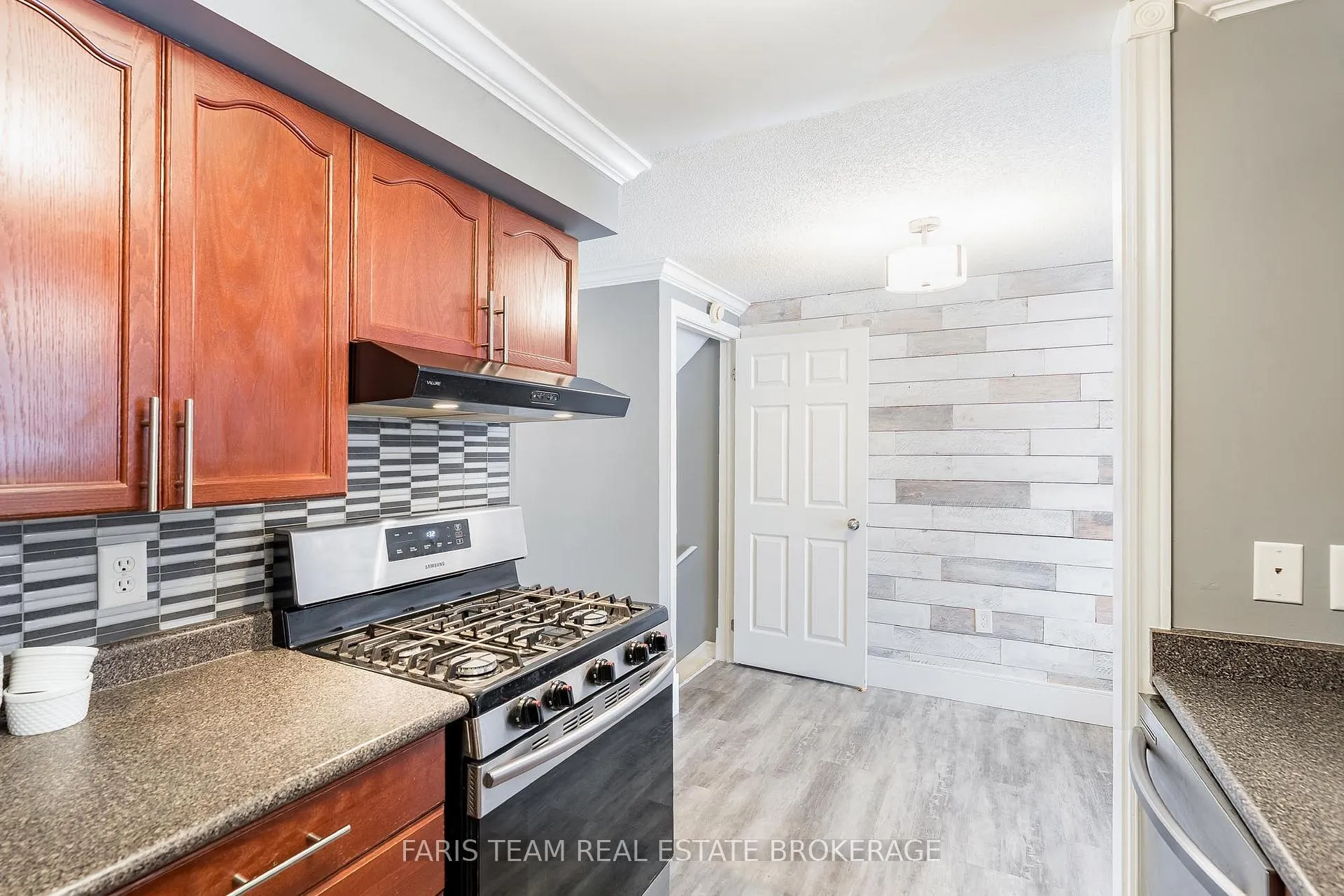 Photo 9 of 28 Raymond Crescent, Barrie, Painswick South — HOMEH