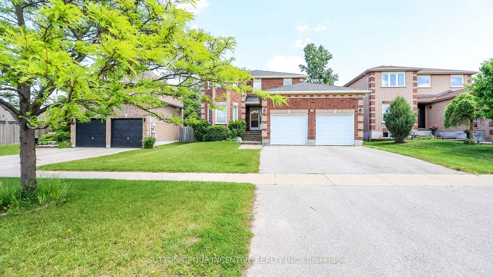 Photo 2 of 176 Hurst Drive, Barrie, Bayshore — HOMEH