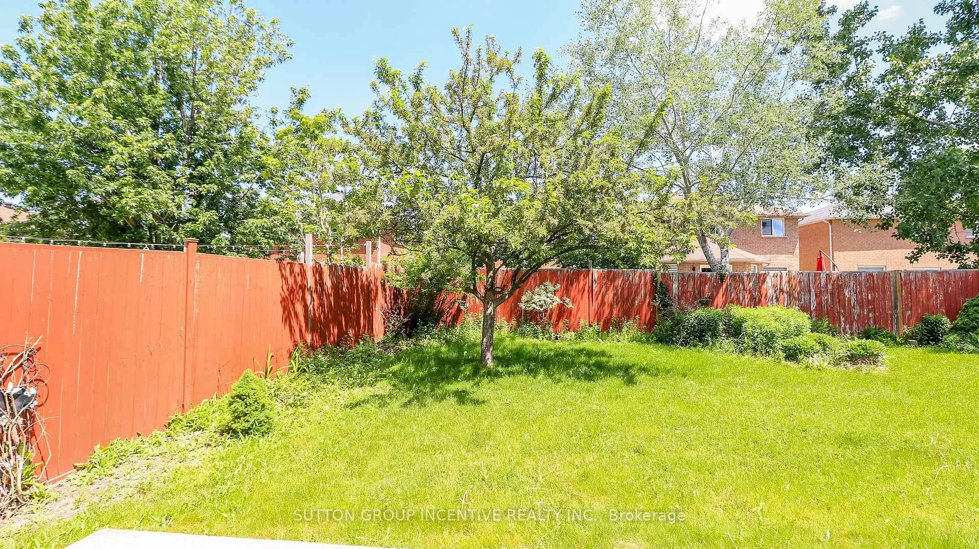 Photo 4 of 176 Hurst Drive, Barrie, Bayshore — HOMEH