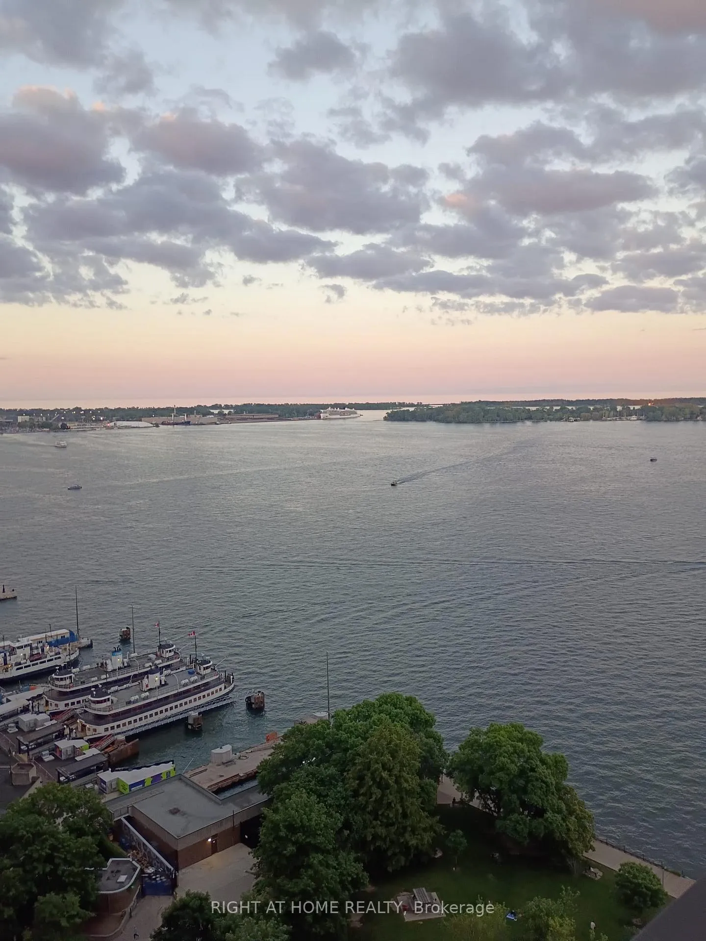 Photo 3 of Unit 2407, 33 Harbour Square, Toronto, Waterfront Communities — HOMEH