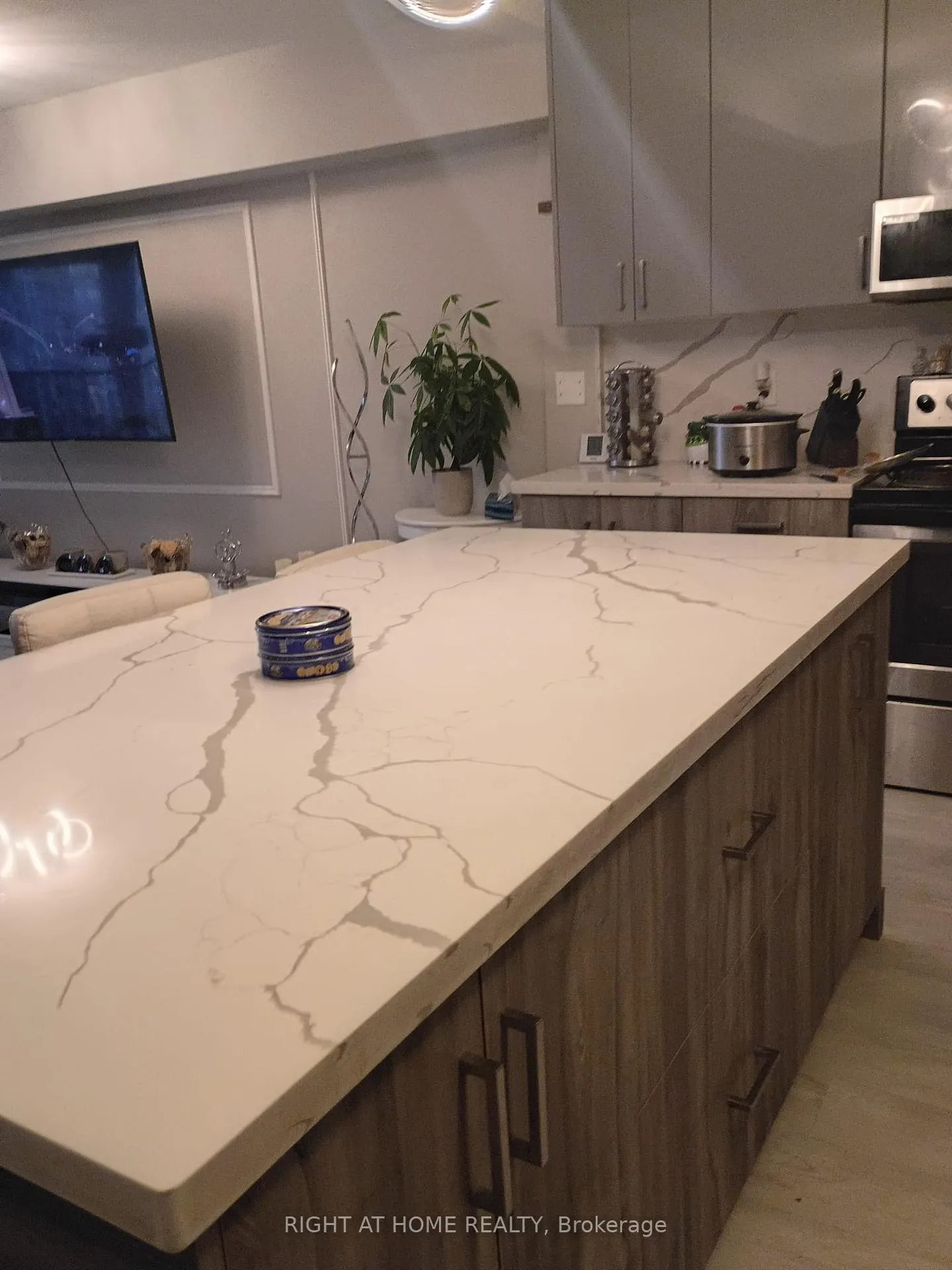 Photo 6 of Unit 2407, 33 Harbour Square, Toronto, Waterfront Communities — HOMEH