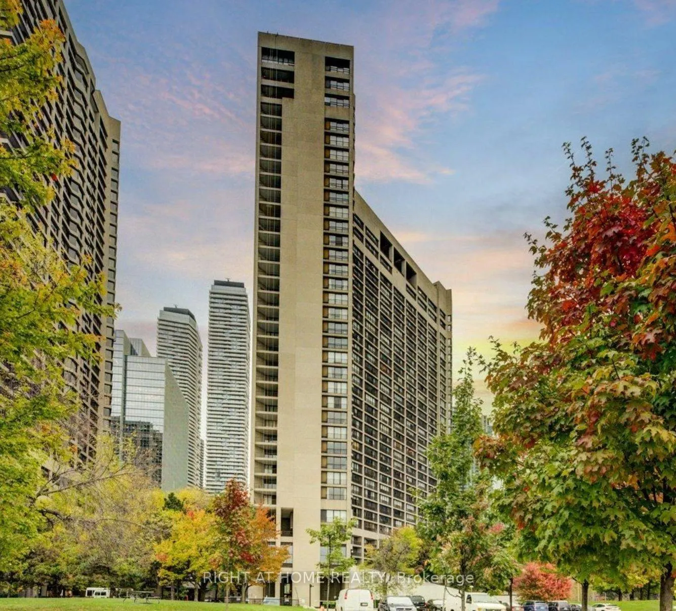 Photo 8 of Unit 2407, 33 Harbour Square, Toronto, Waterfront Communities — HOMEH