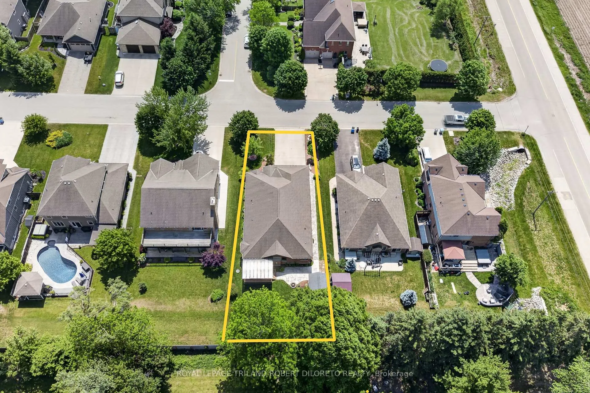 Photo 4 of 103 Union Avenue, Middlesex Centre, Komoka — HOMEH