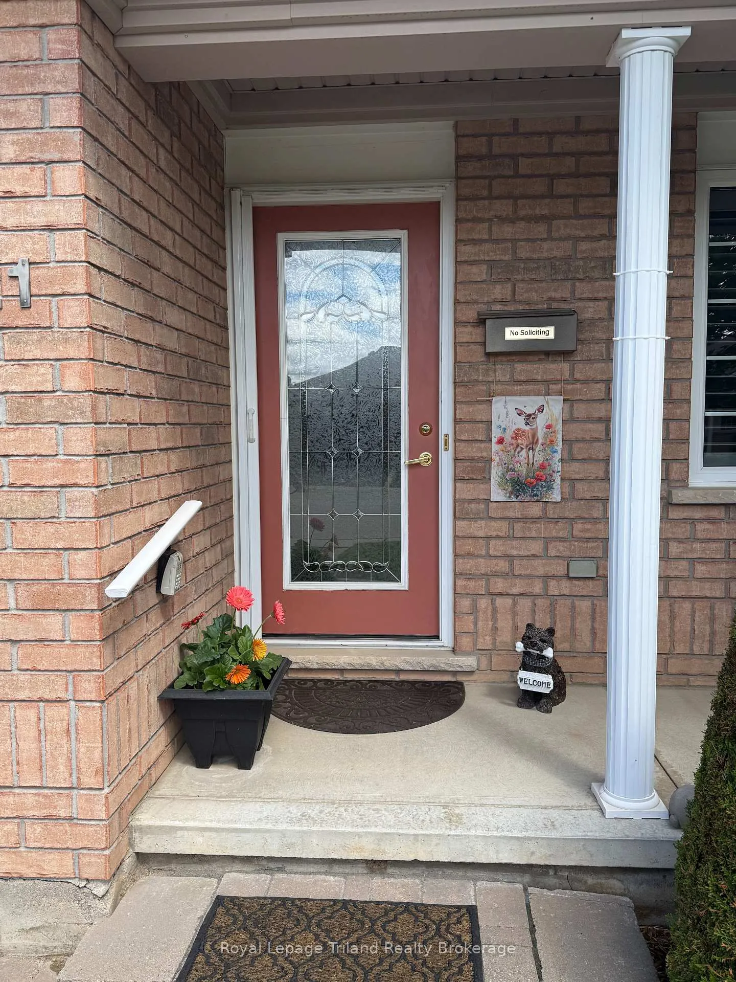 Photo 2 of 121 Weston Drive, Tillsonburg — HOMEH