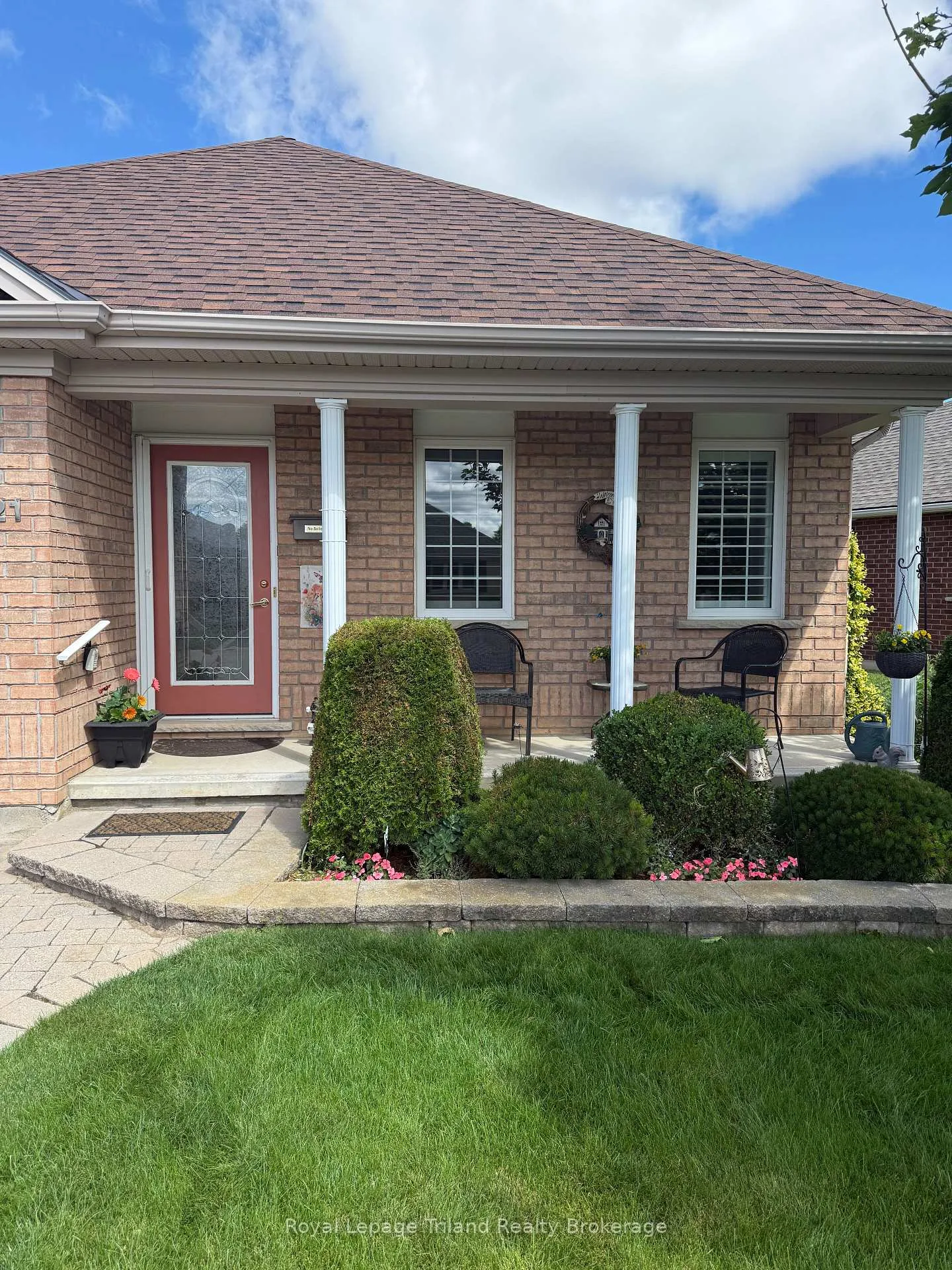 Photo 3 of 121 Weston Drive, Tillsonburg — HOMEH