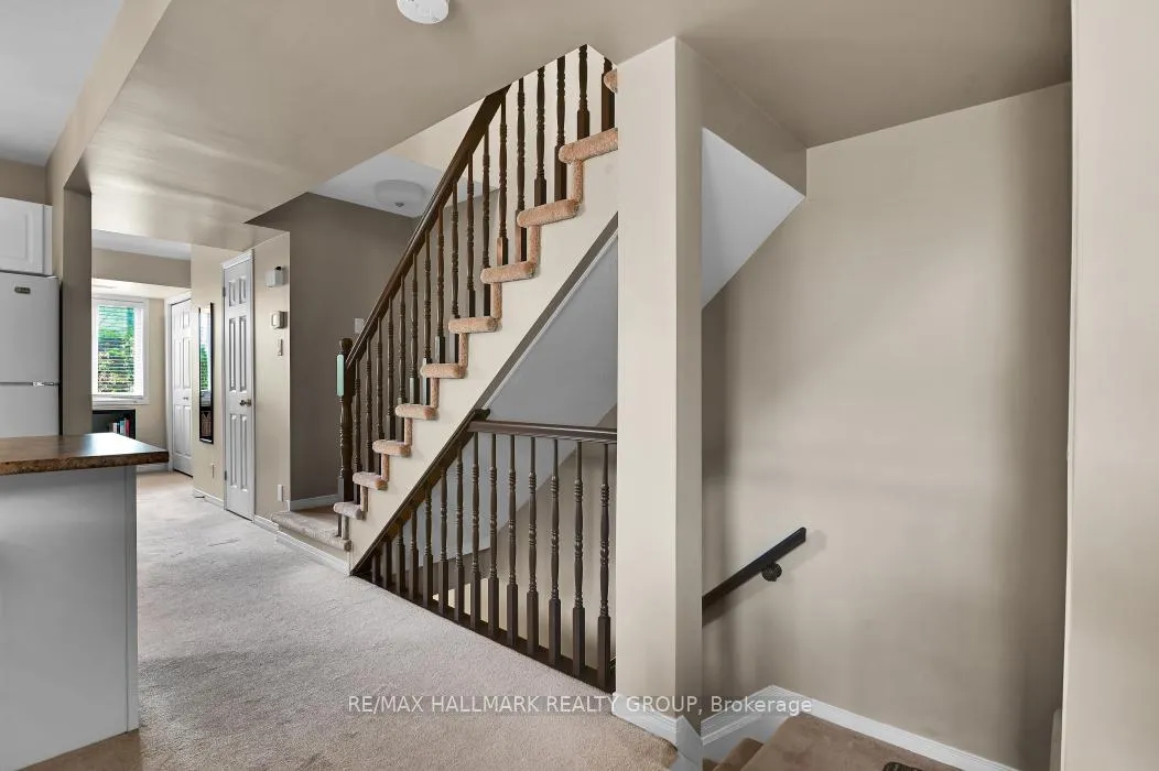 Photo 5 of 39 Strathaven Private, Ottawa, Cyrville — HOMEH