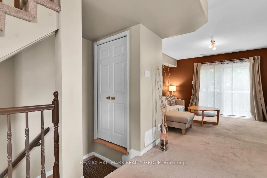 Photo 6 of 39 Strathaven Private, Ottawa, Cyrville — HOMEH