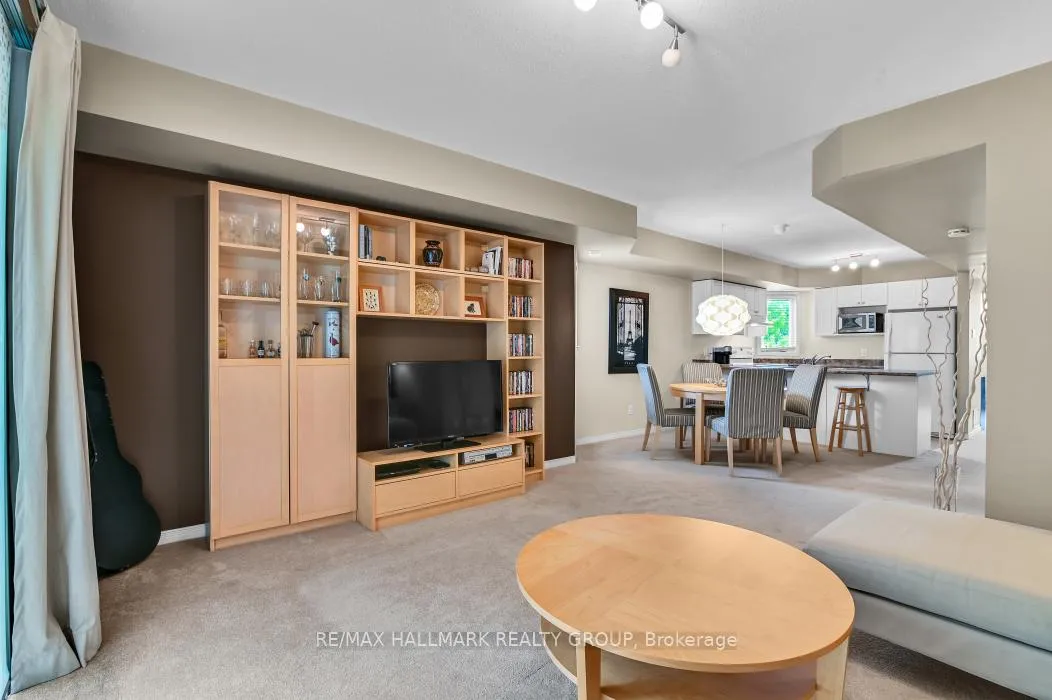 Photo 7 of 39 Strathaven Private, Ottawa, Cyrville — HOMEH