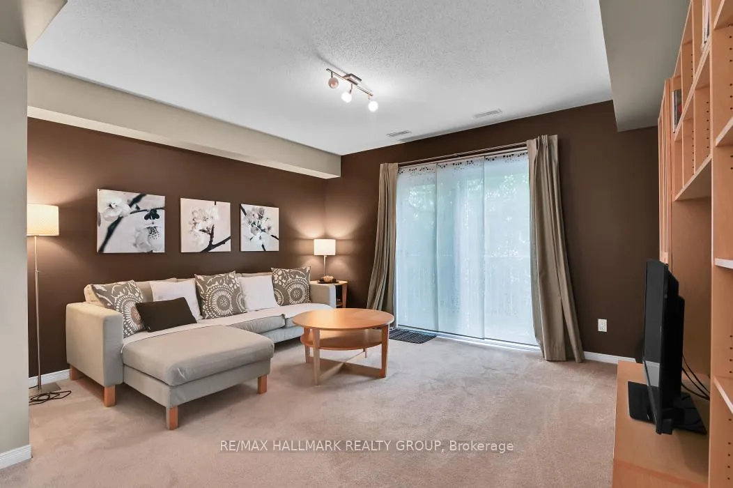 Photo 8 of 39 Strathaven Private, Ottawa, Cyrville — HOMEH