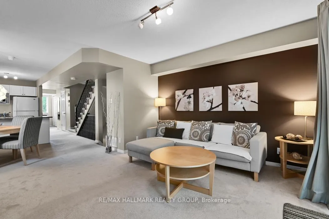 Photo 11 of 39 Strathaven Private, Ottawa, Cyrville — HOMEH